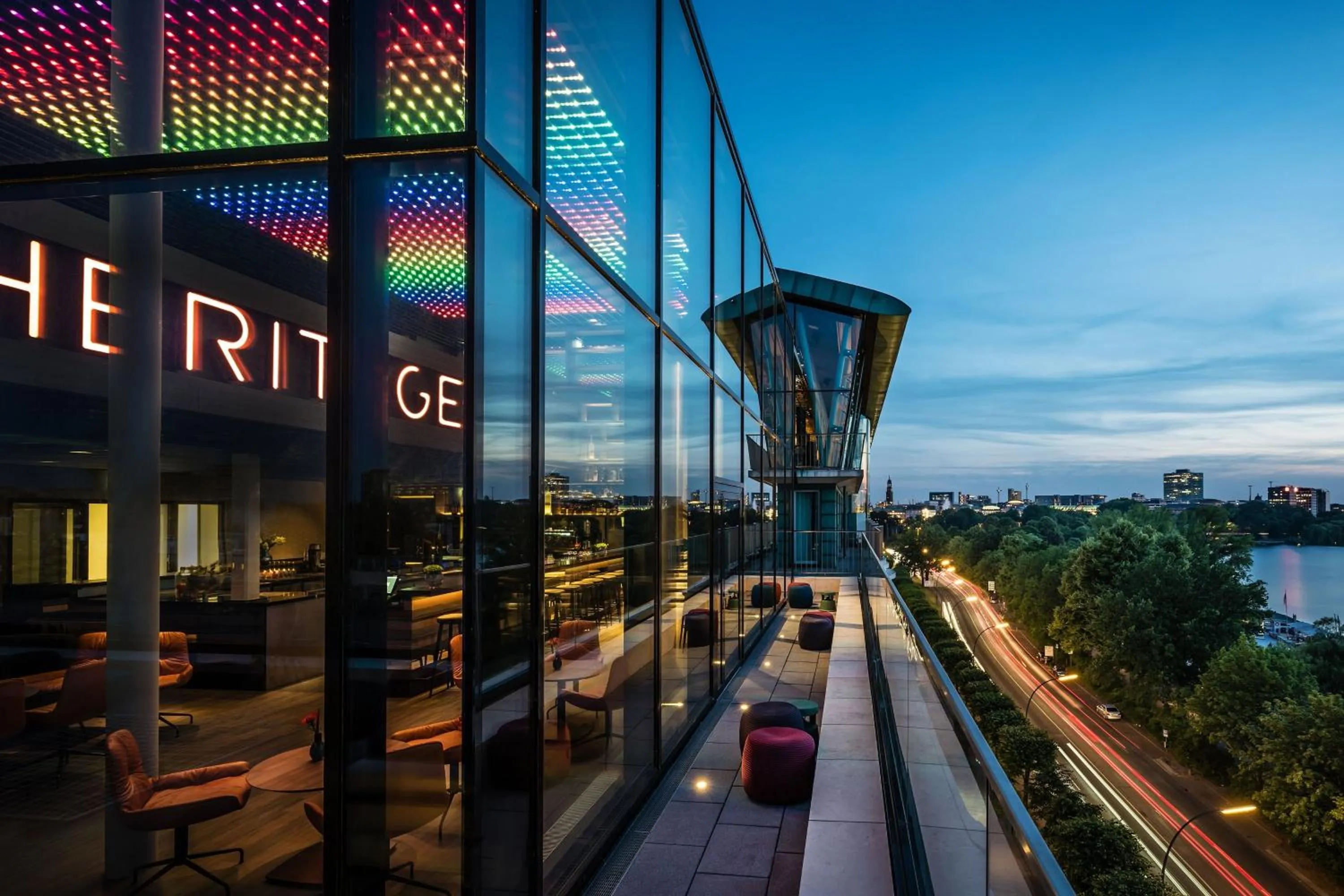 Lounge or bar in Le Méridien Hamburg