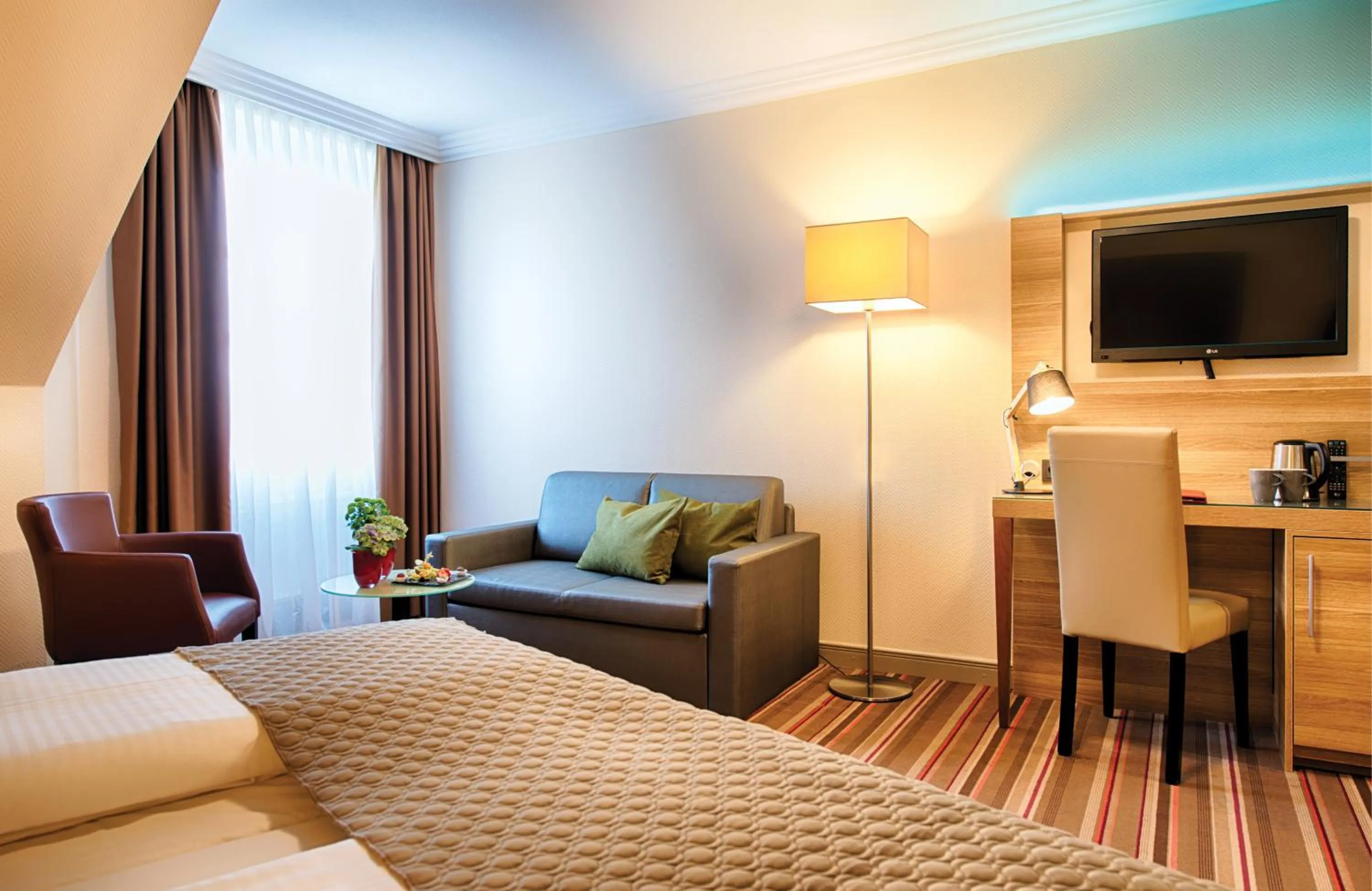 Bedroom, Bed in Leonardo Hotel Hamburg Stillhorn