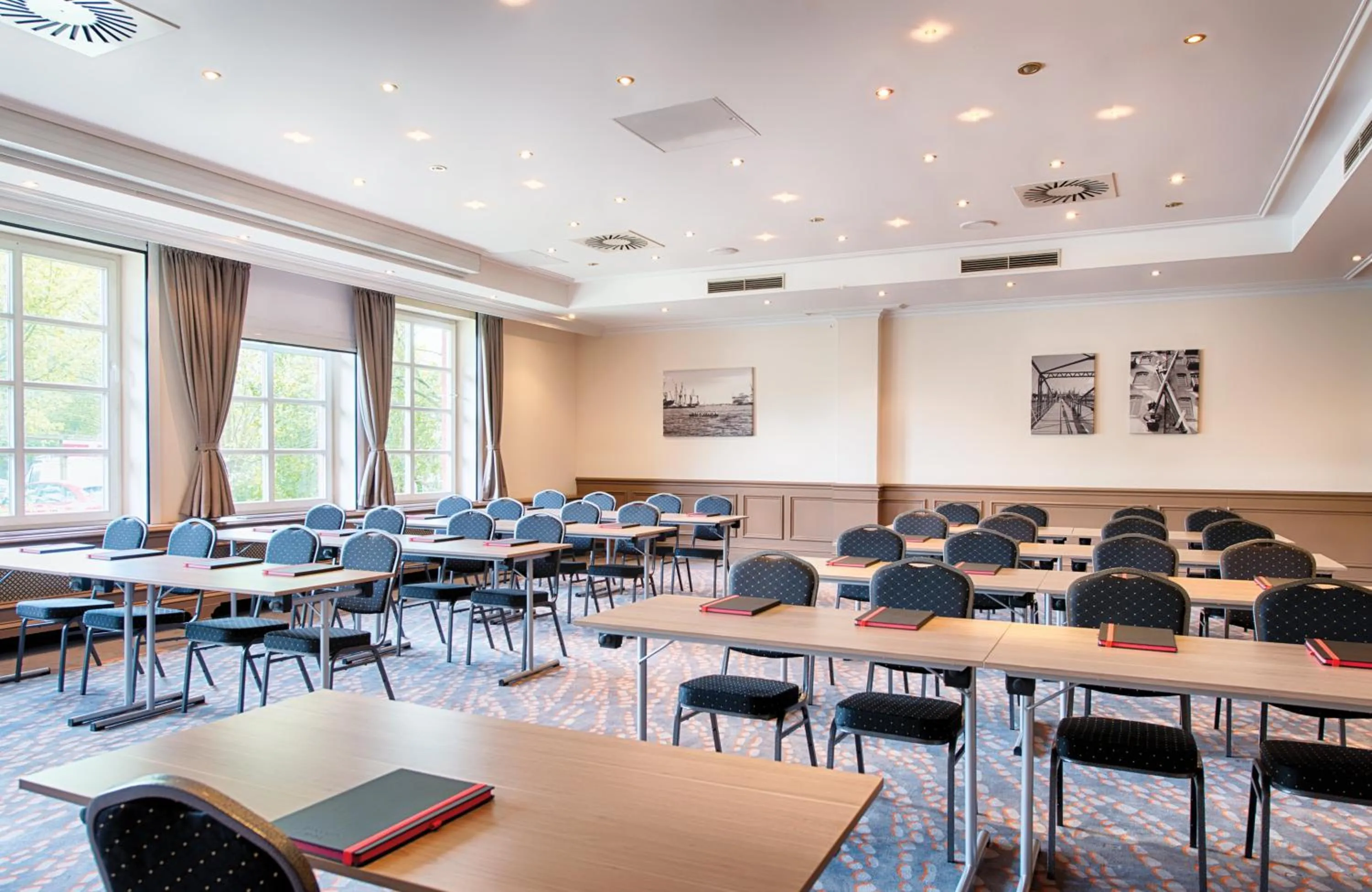 Meeting/conference room in Leonardo Hotel Hamburg Stillhorn