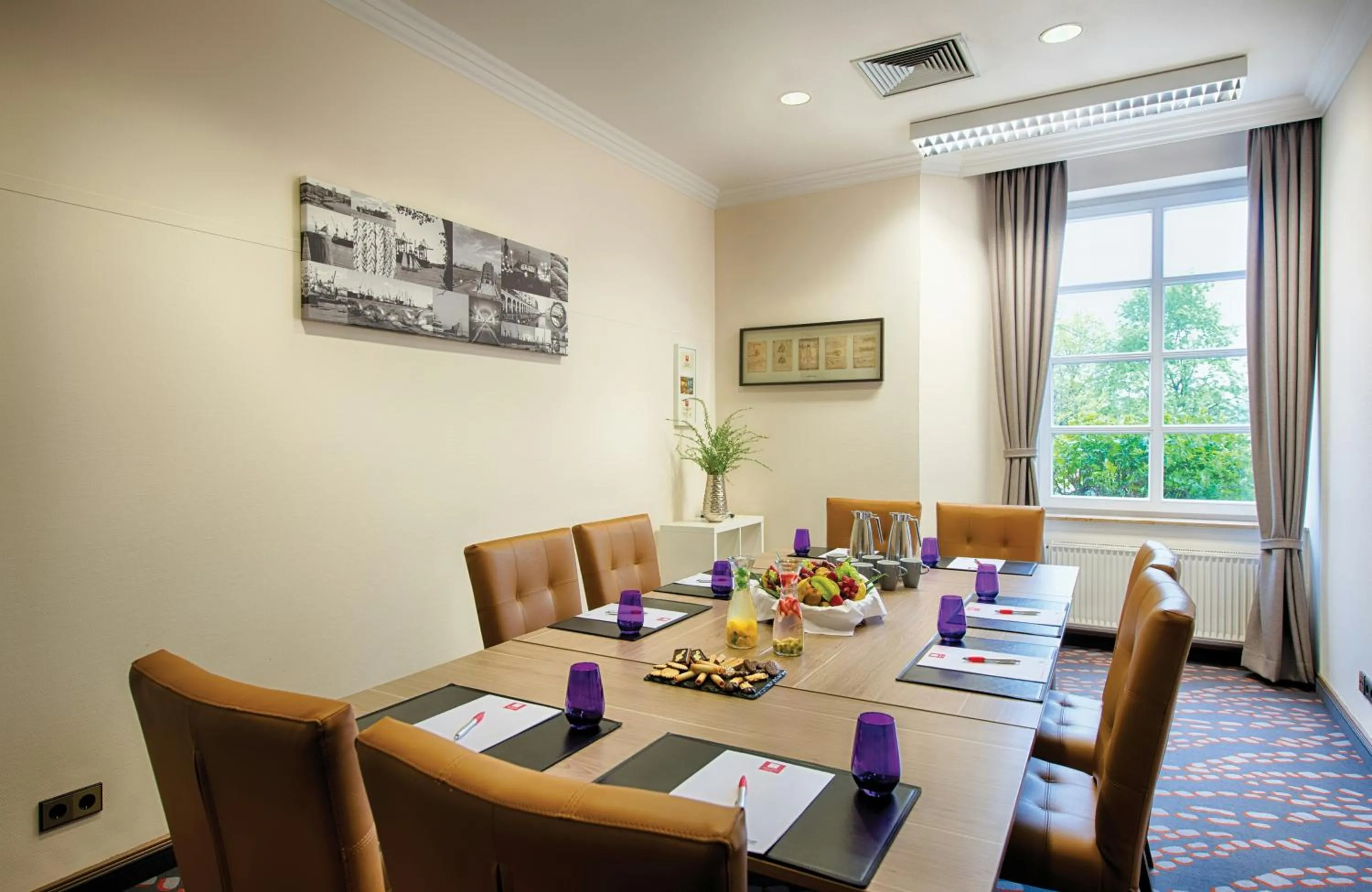 Meeting/conference room in Leonardo Hotel Hamburg Stillhorn