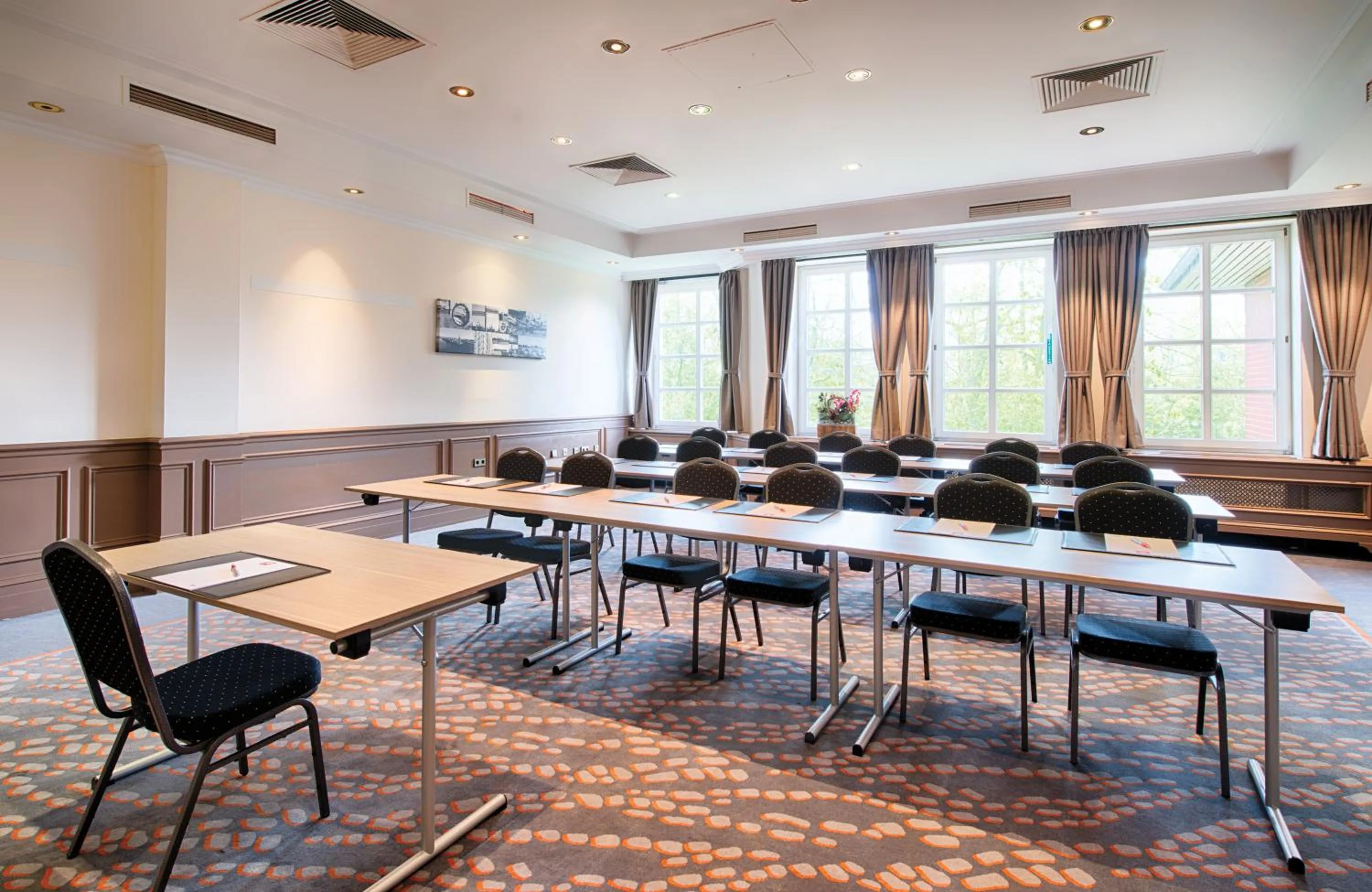 Meeting/conference room in Leonardo Hotel Hamburg Stillhorn