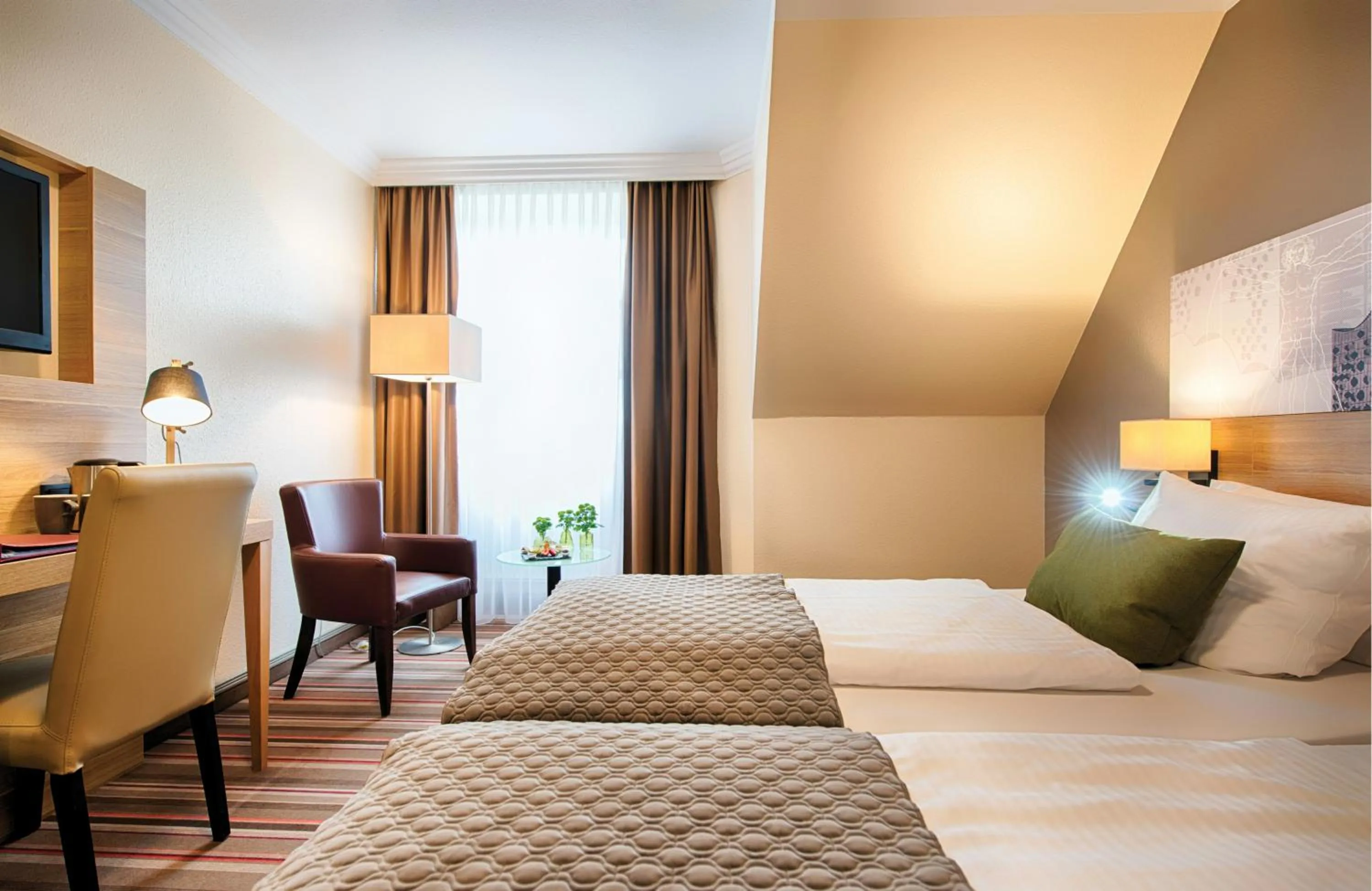 Photo of the whole room, Bed in Leonardo Hotel Hamburg Stillhorn