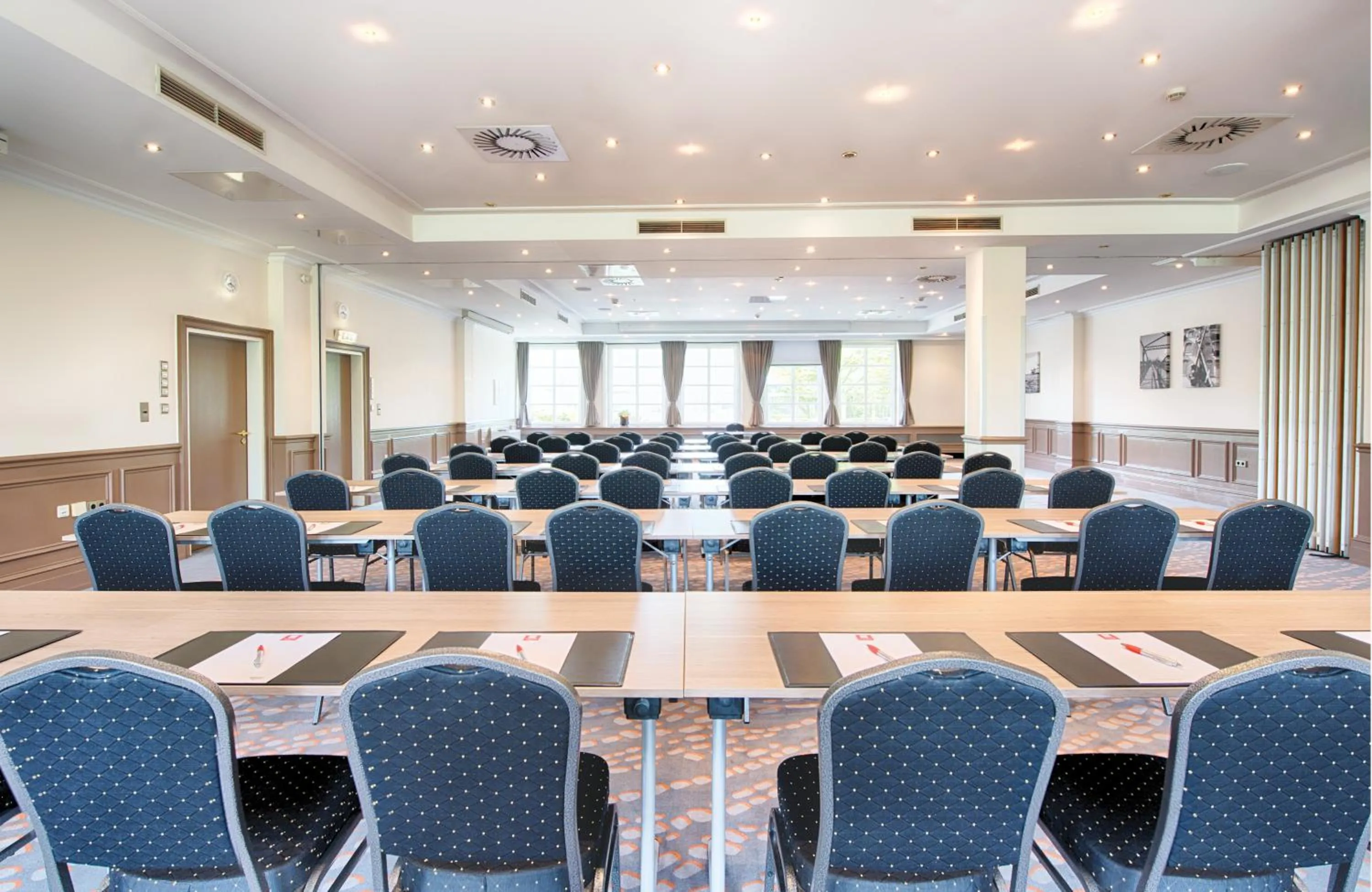 Meeting/conference room in Leonardo Hotel Hamburg Stillhorn