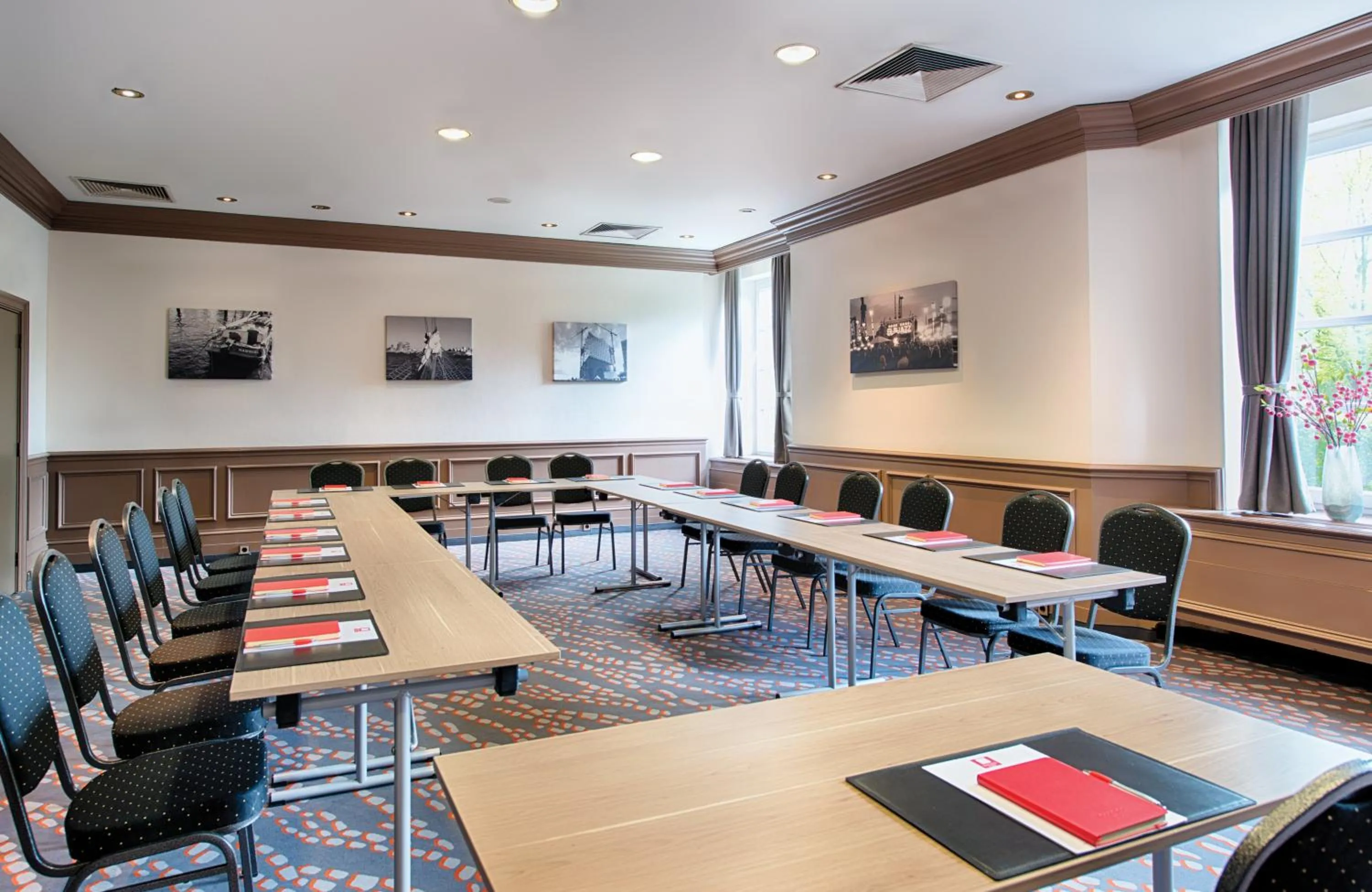 Meeting/conference room in Leonardo Hotel Hamburg Stillhorn