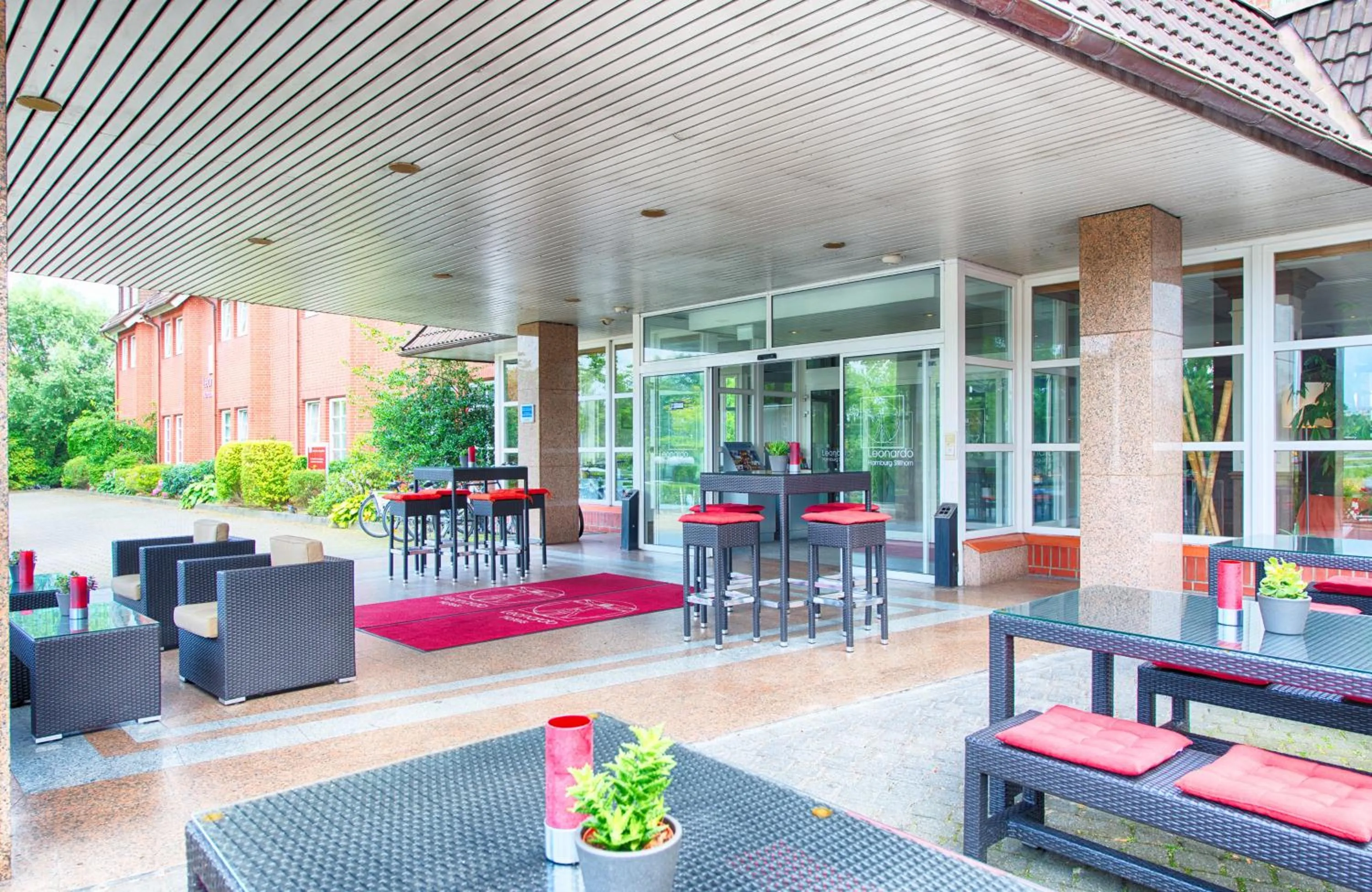 Facade/entrance in Leonardo Hotel Hamburg Stillhorn