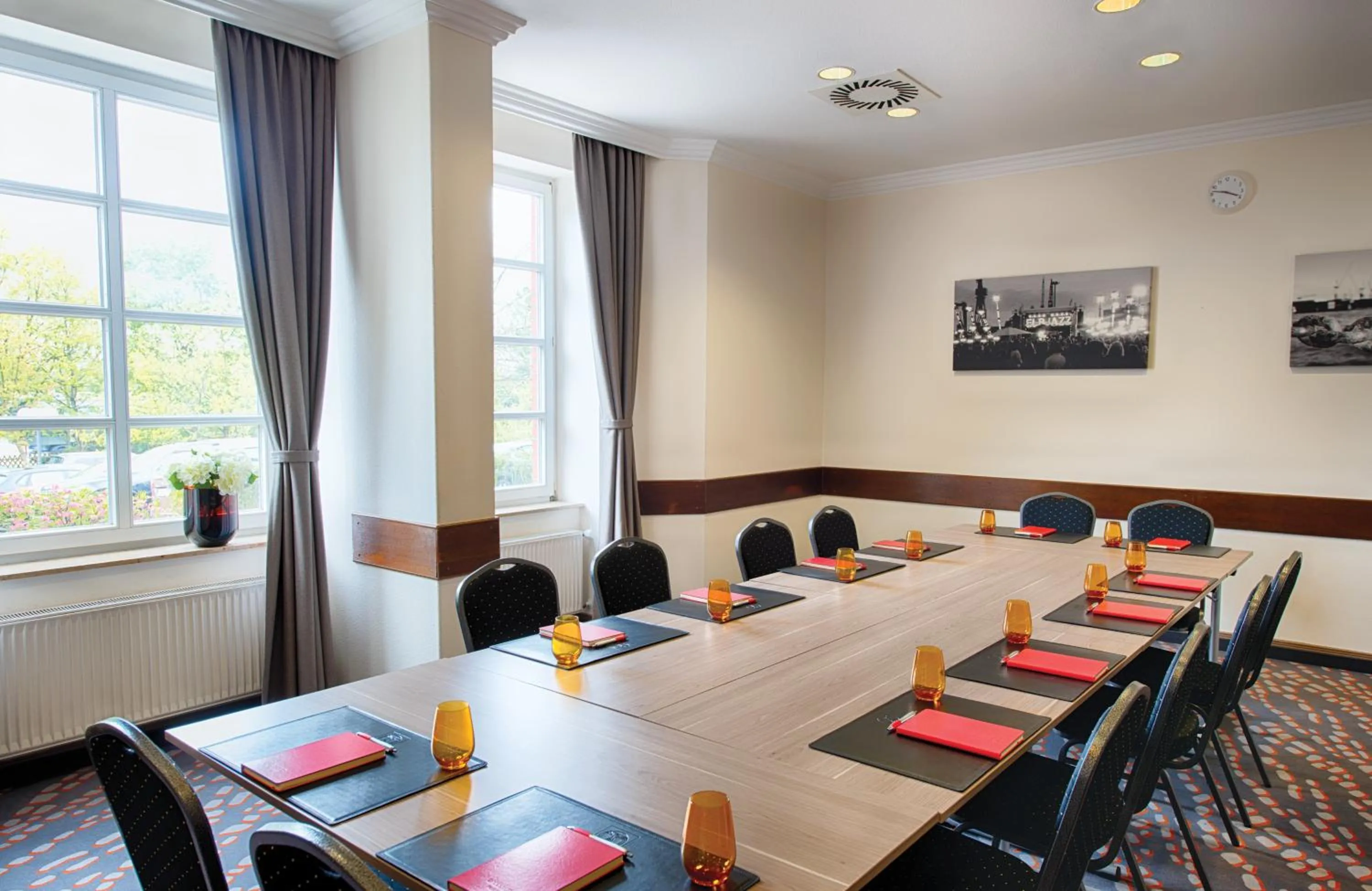 Meeting/conference room in Leonardo Hotel Hamburg Stillhorn
