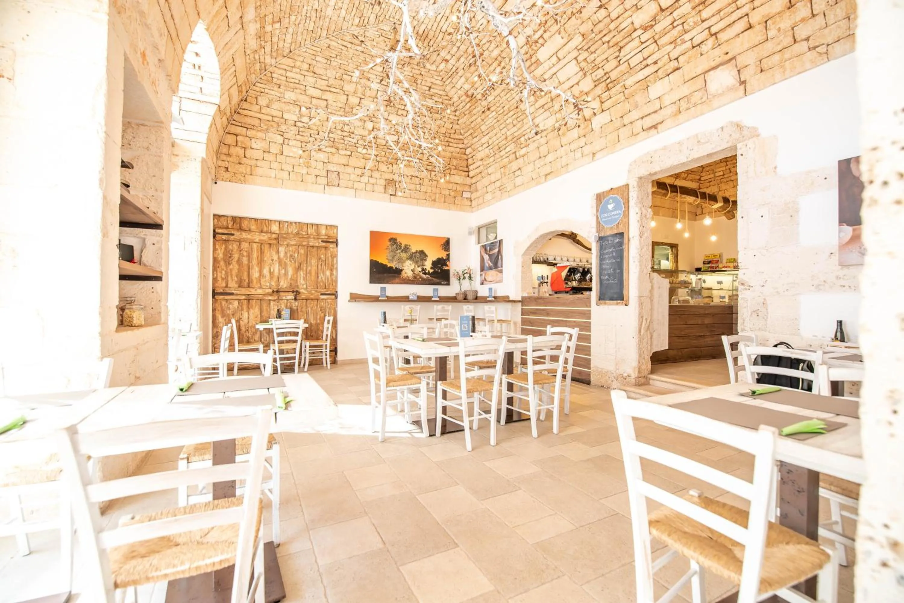 Restaurant/places to eat in Trulli Holiday Deluxe & Wellness