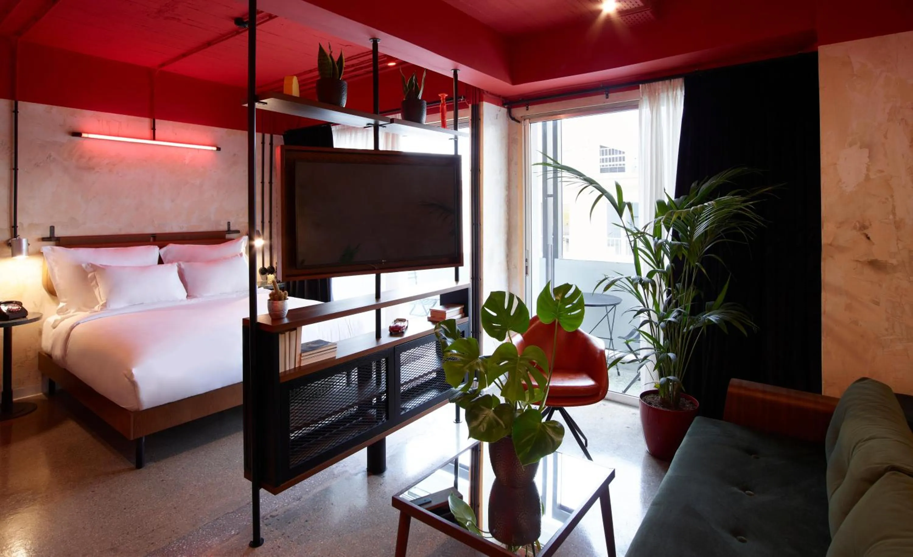 Photo of the whole room in Dave Red Athens