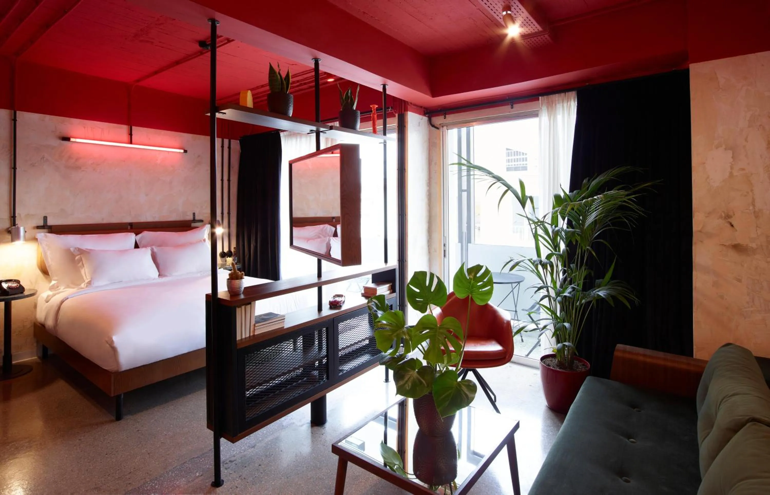 Photo of the whole room in Dave Red Athens