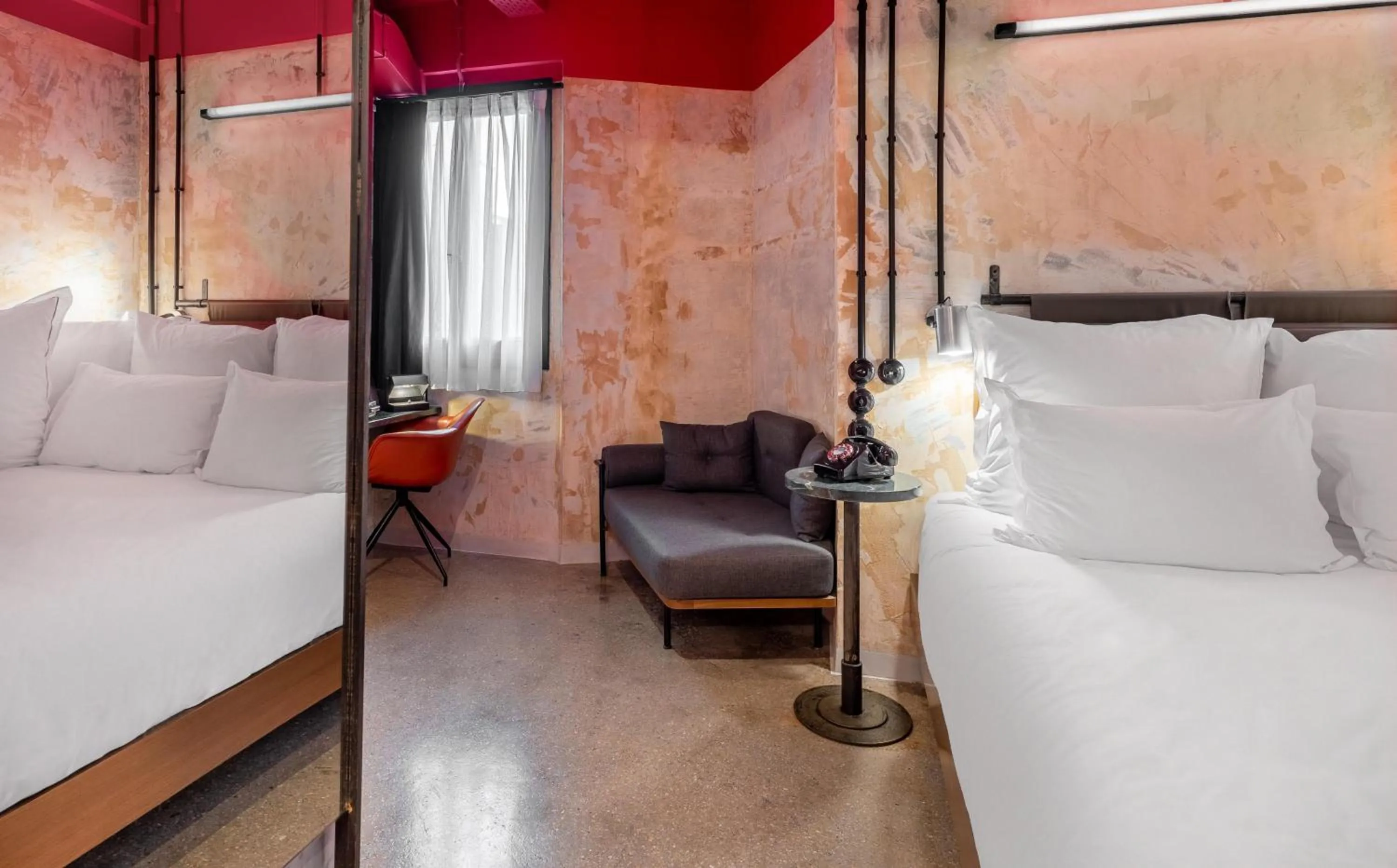 Photo of the whole room in Dave Red Athens