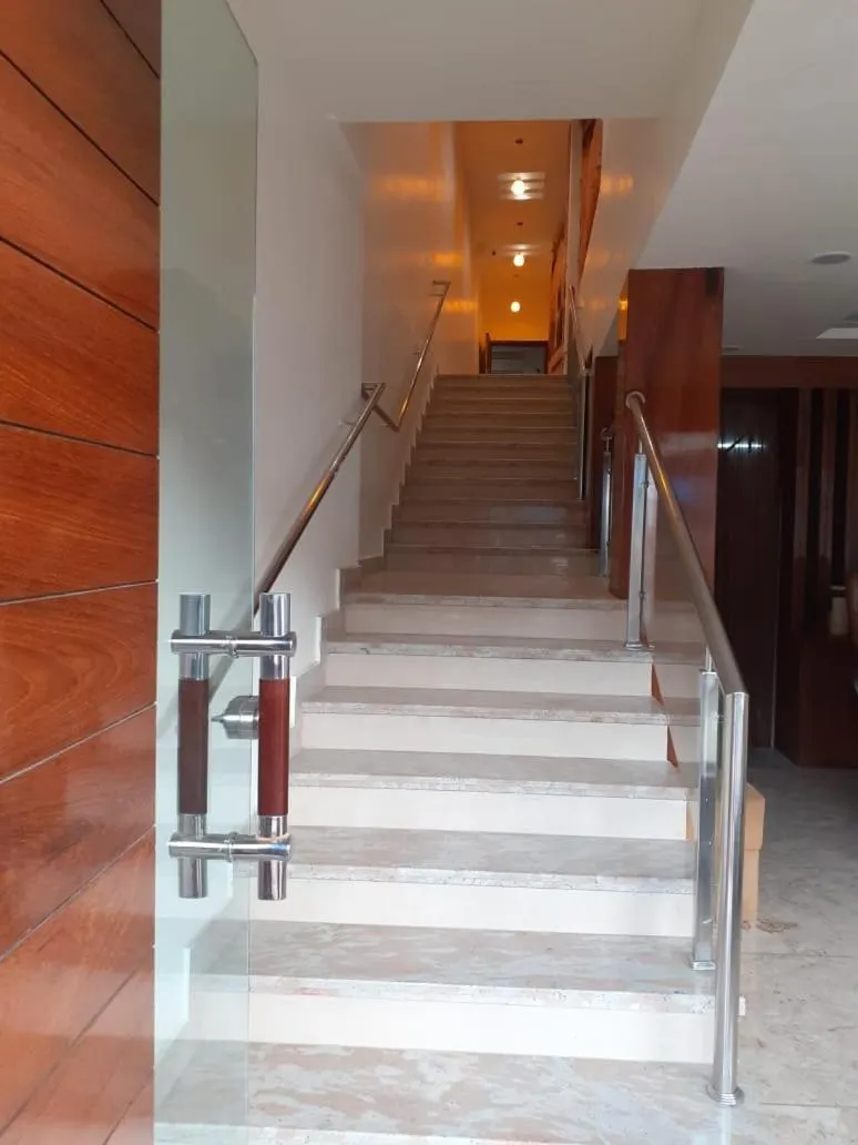 Facade/entrance in lords residency