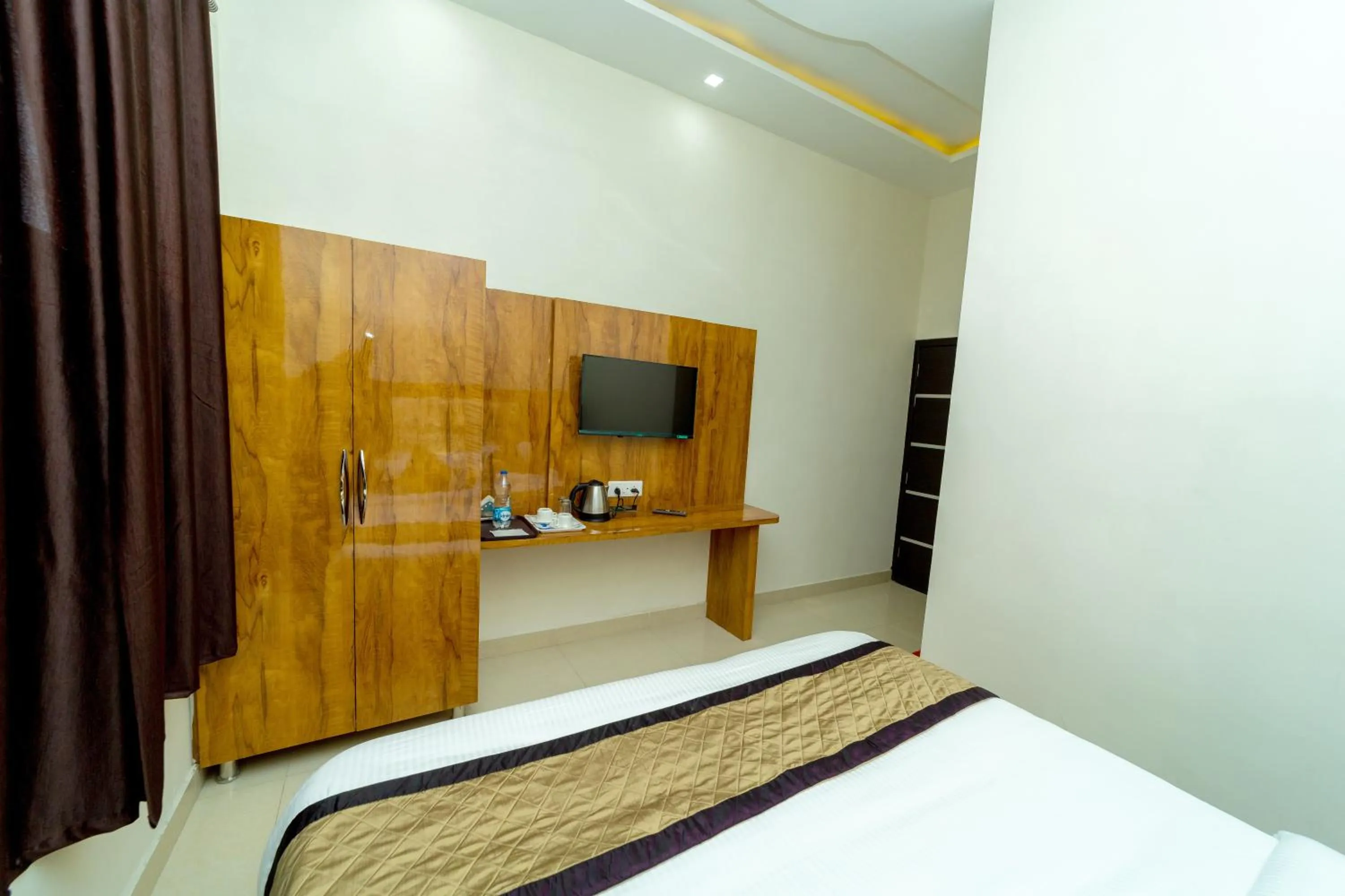 Bedroom, Bed in Hotel Chahal Residency
