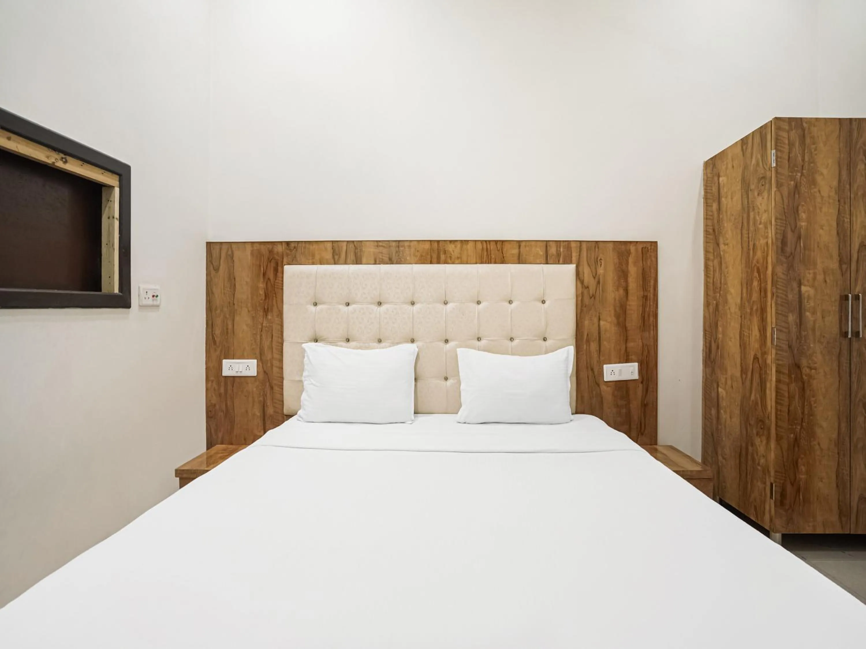 Bedroom, Bed in Hotel Chahal Residency