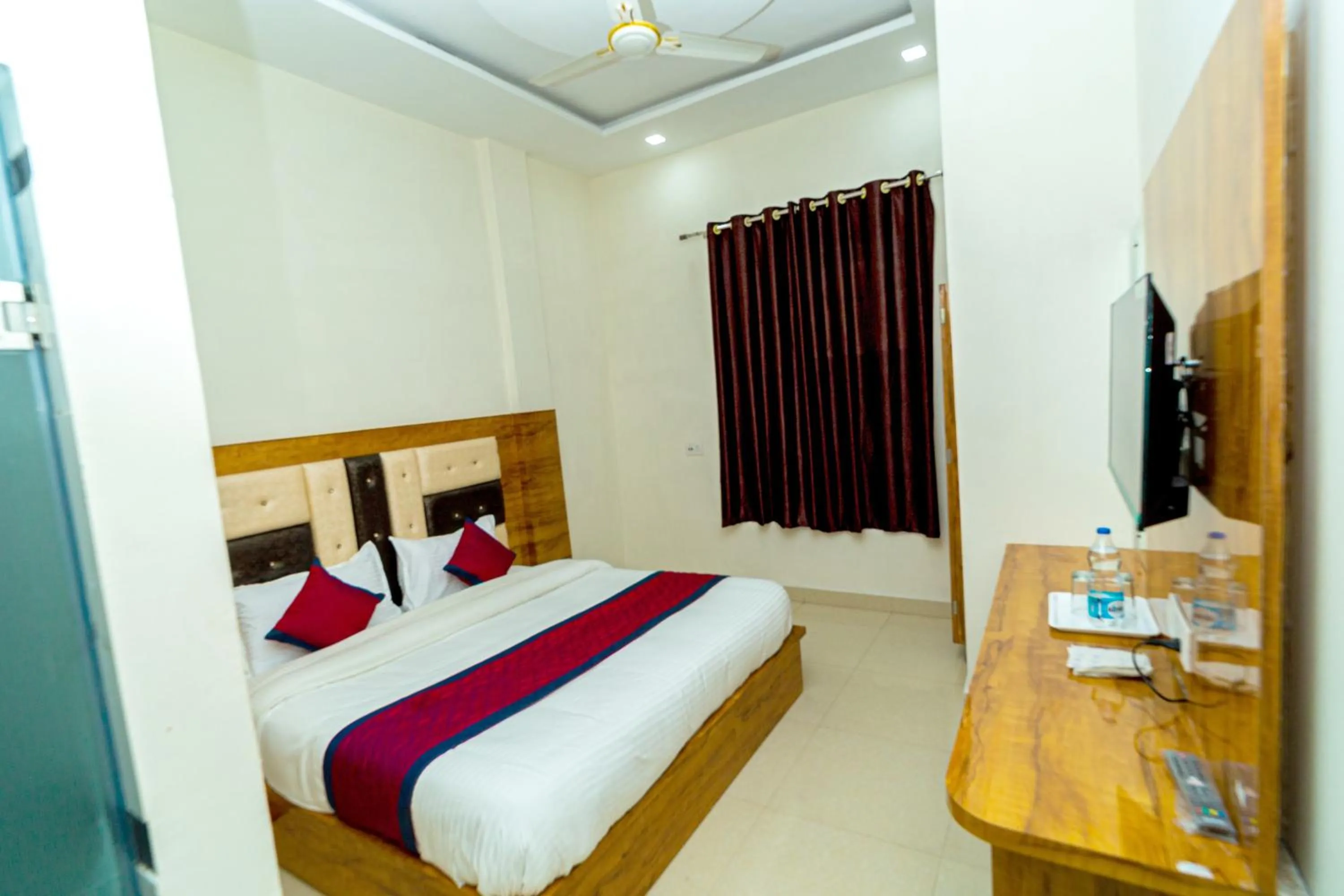 Bedroom, Bed in Hotel Chahal Residency