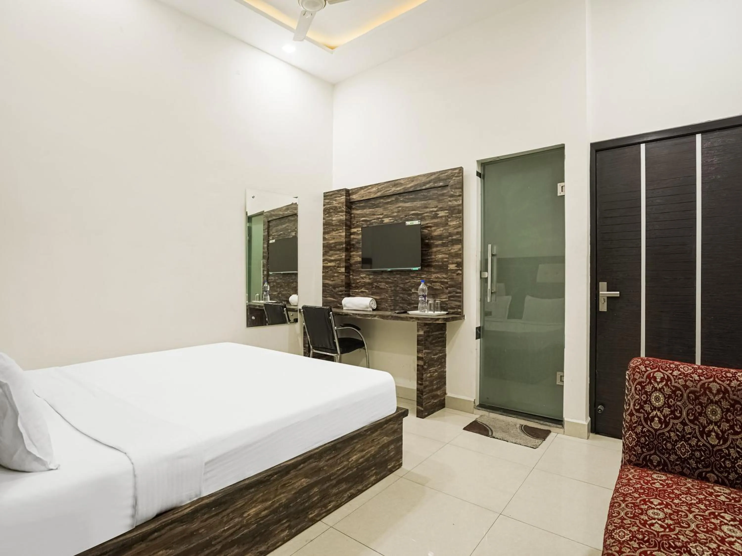 Bedroom, Bed in Hotel Chahal Residency