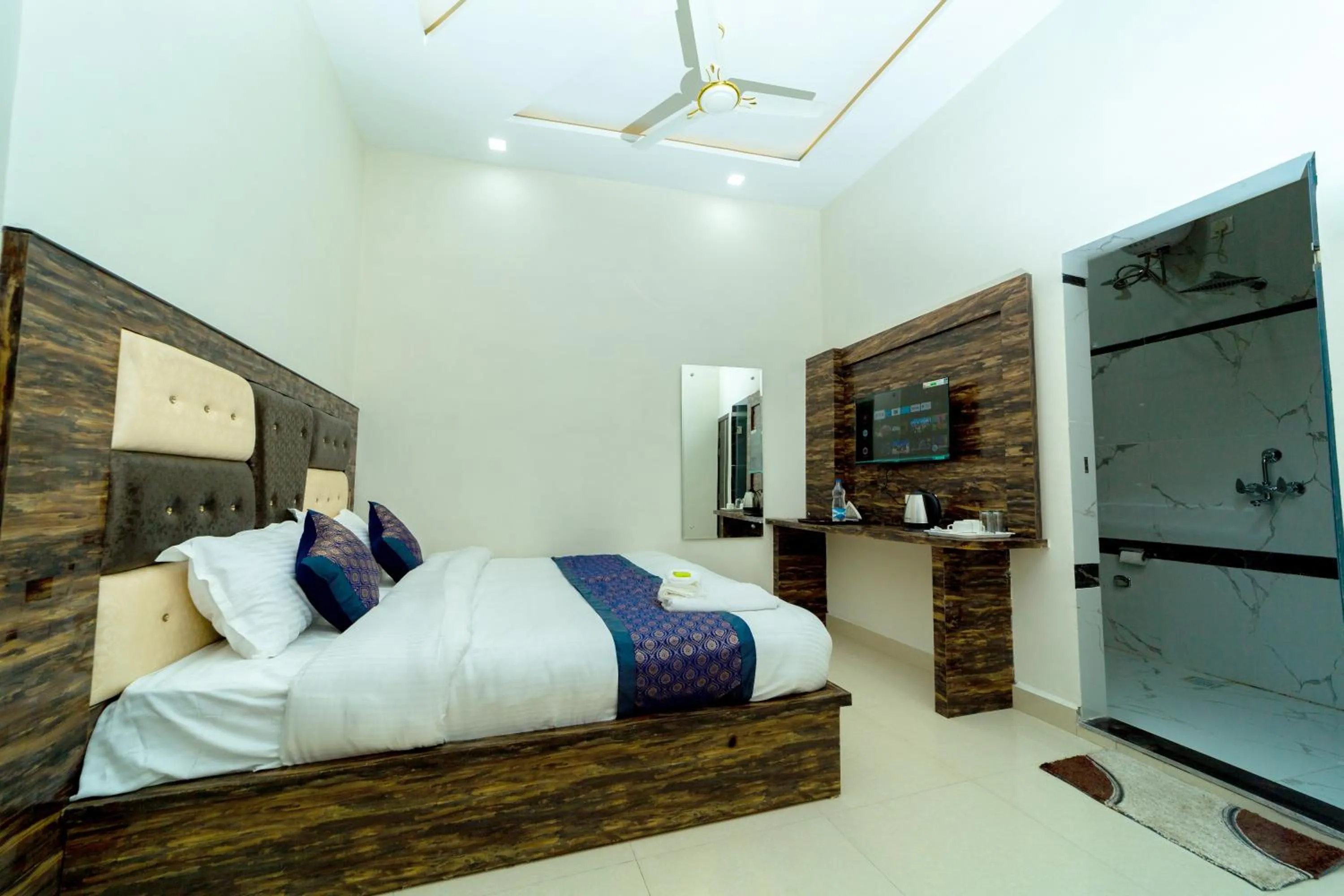 Bedroom, Bed in Hotel Chahal Residency