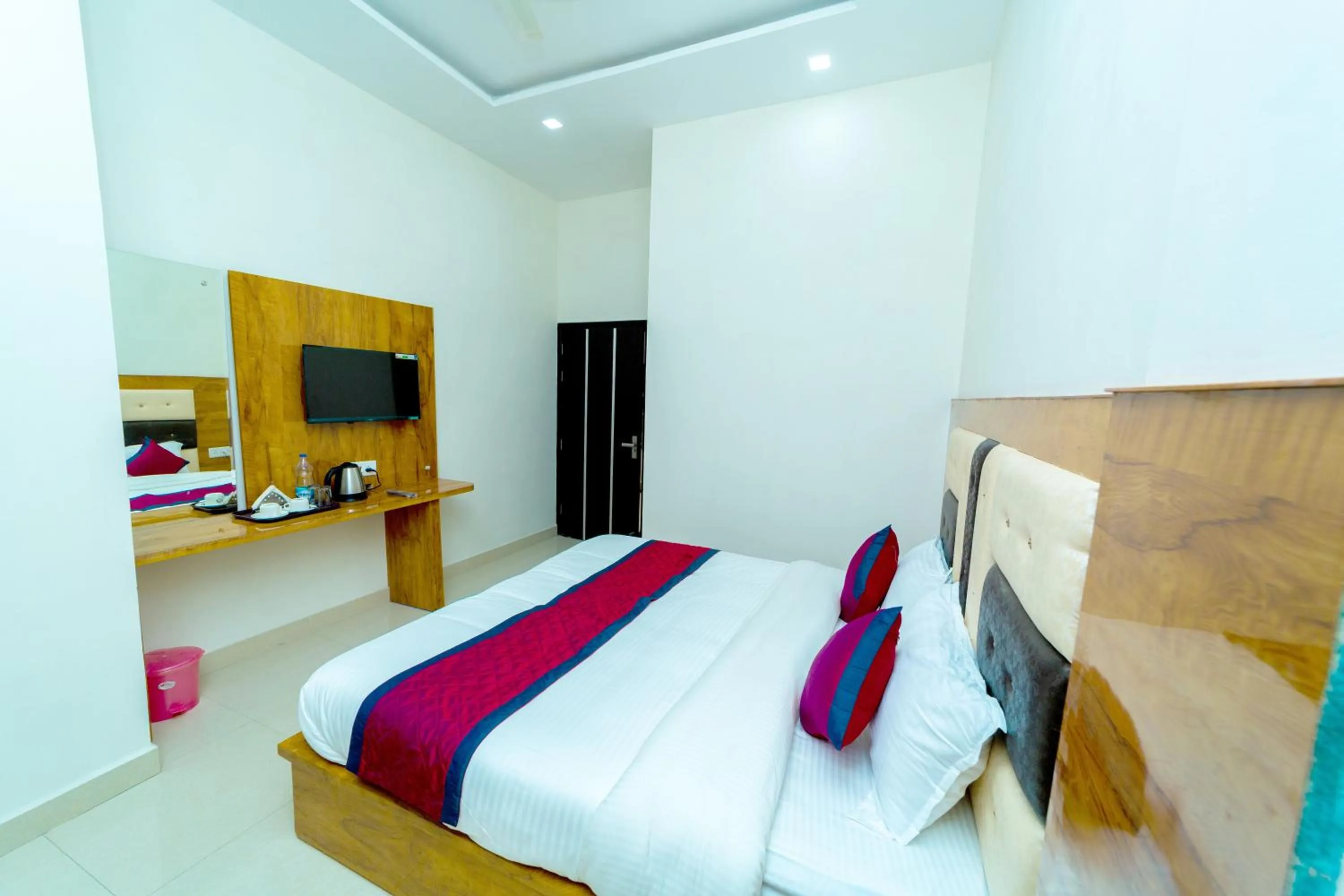 Bedroom, Bed in Hotel Chahal Residency