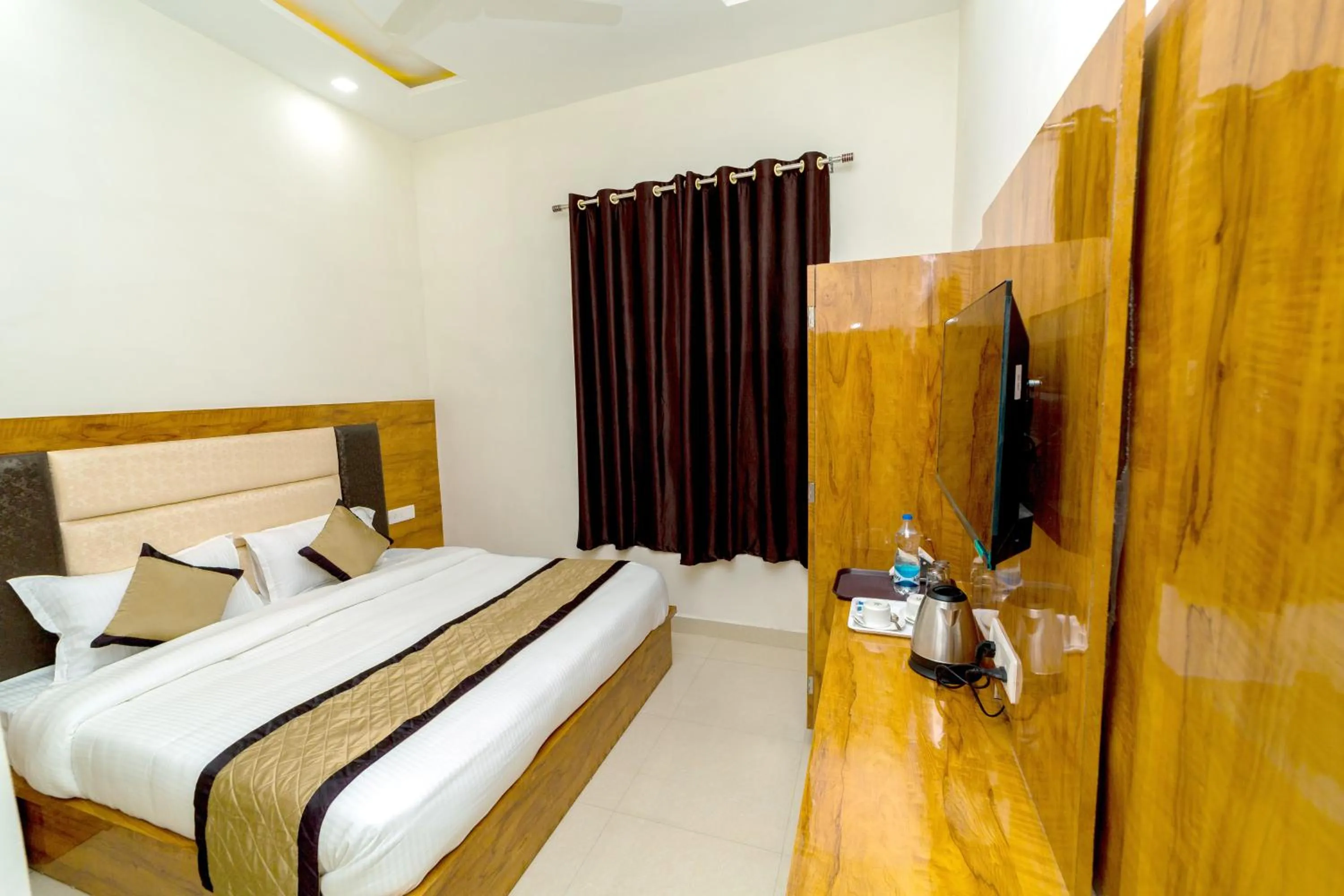 Bedroom, Bed in Hotel Chahal Residency