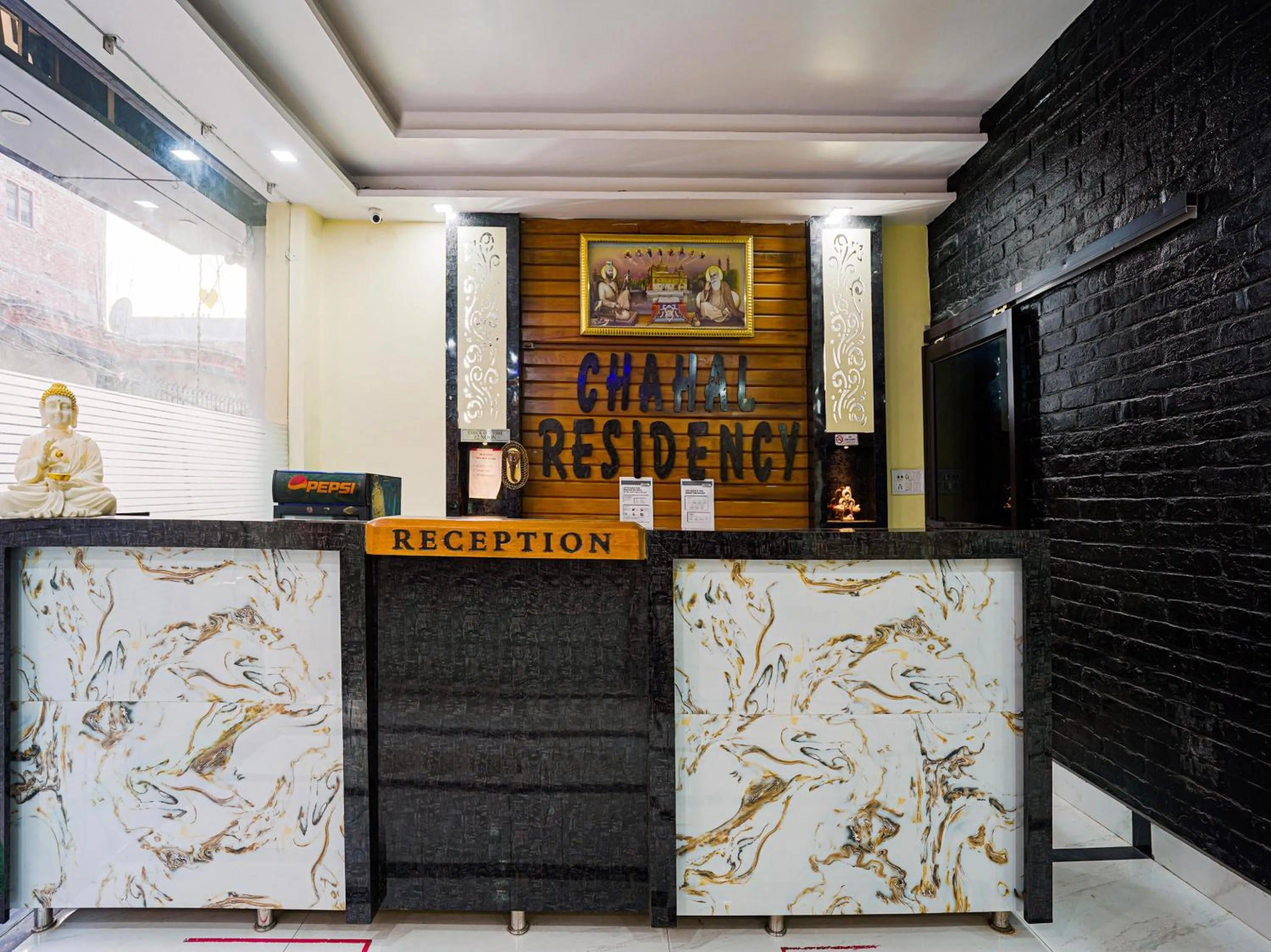 Lobby or reception in Hotel Chahal Residency