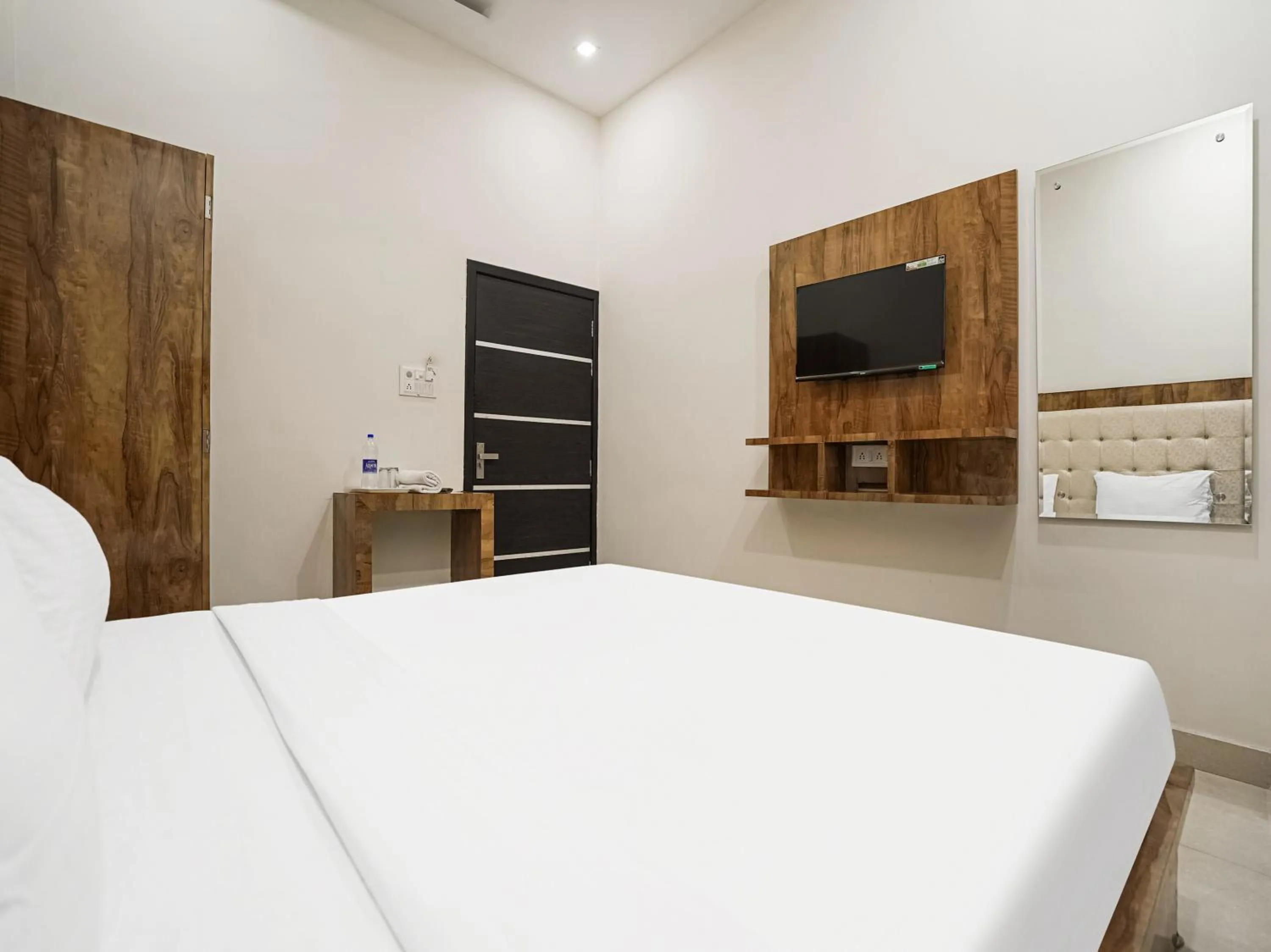 Bedroom, Bed in Hotel Chahal Residency