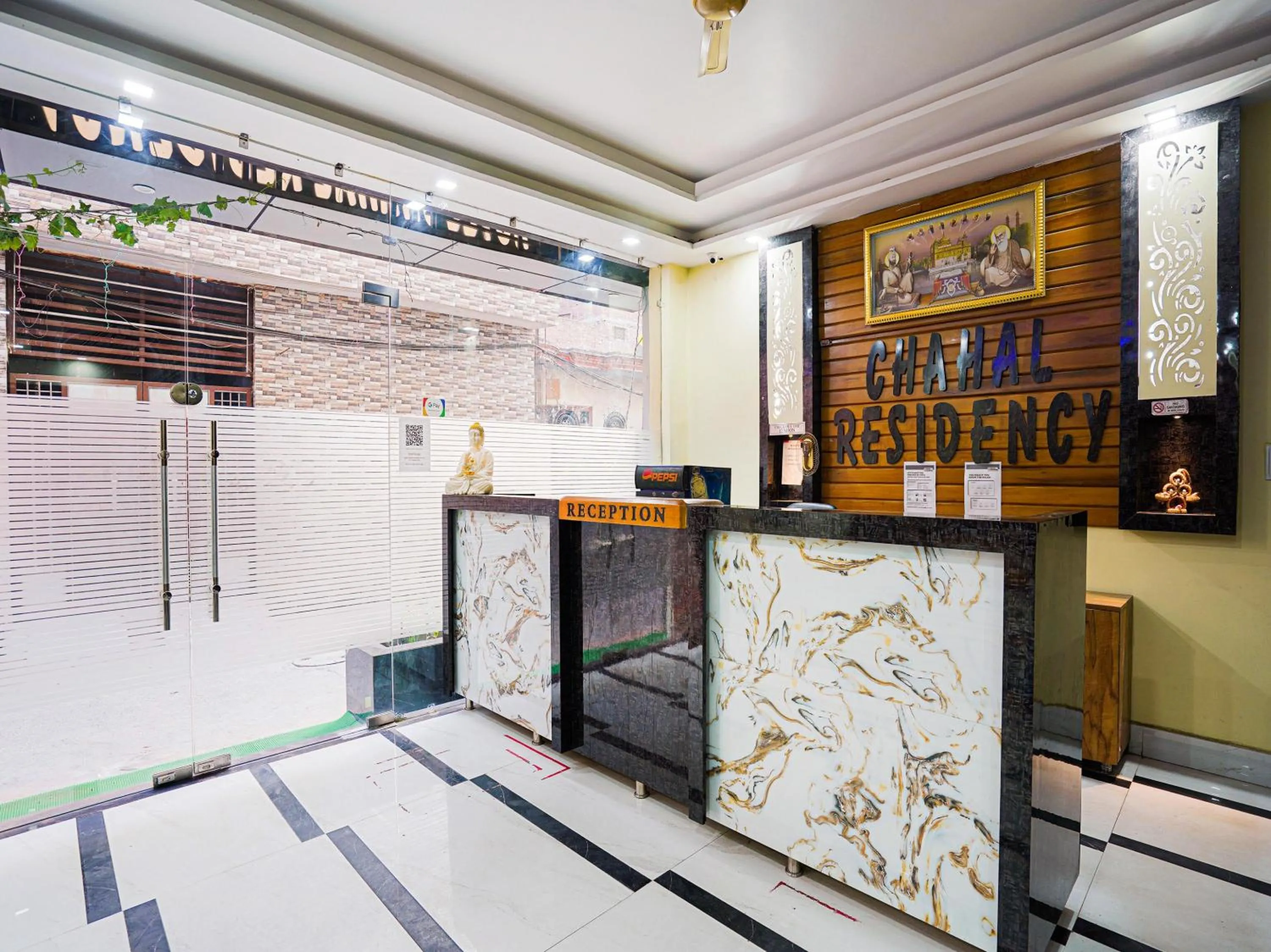 Lobby or reception in Hotel Chahal Residency
