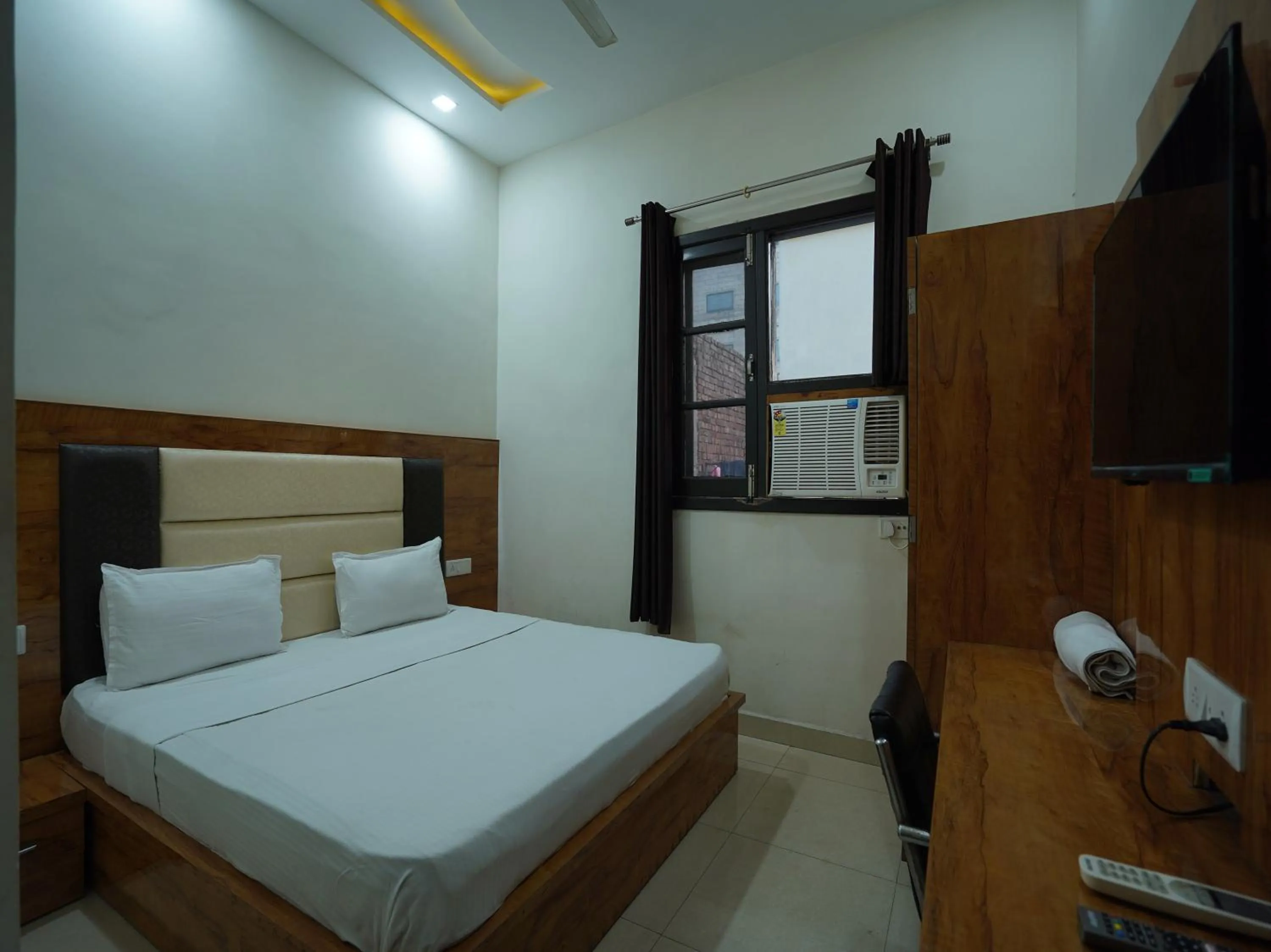 Bedroom, Bed in Hotel Chahal Residency