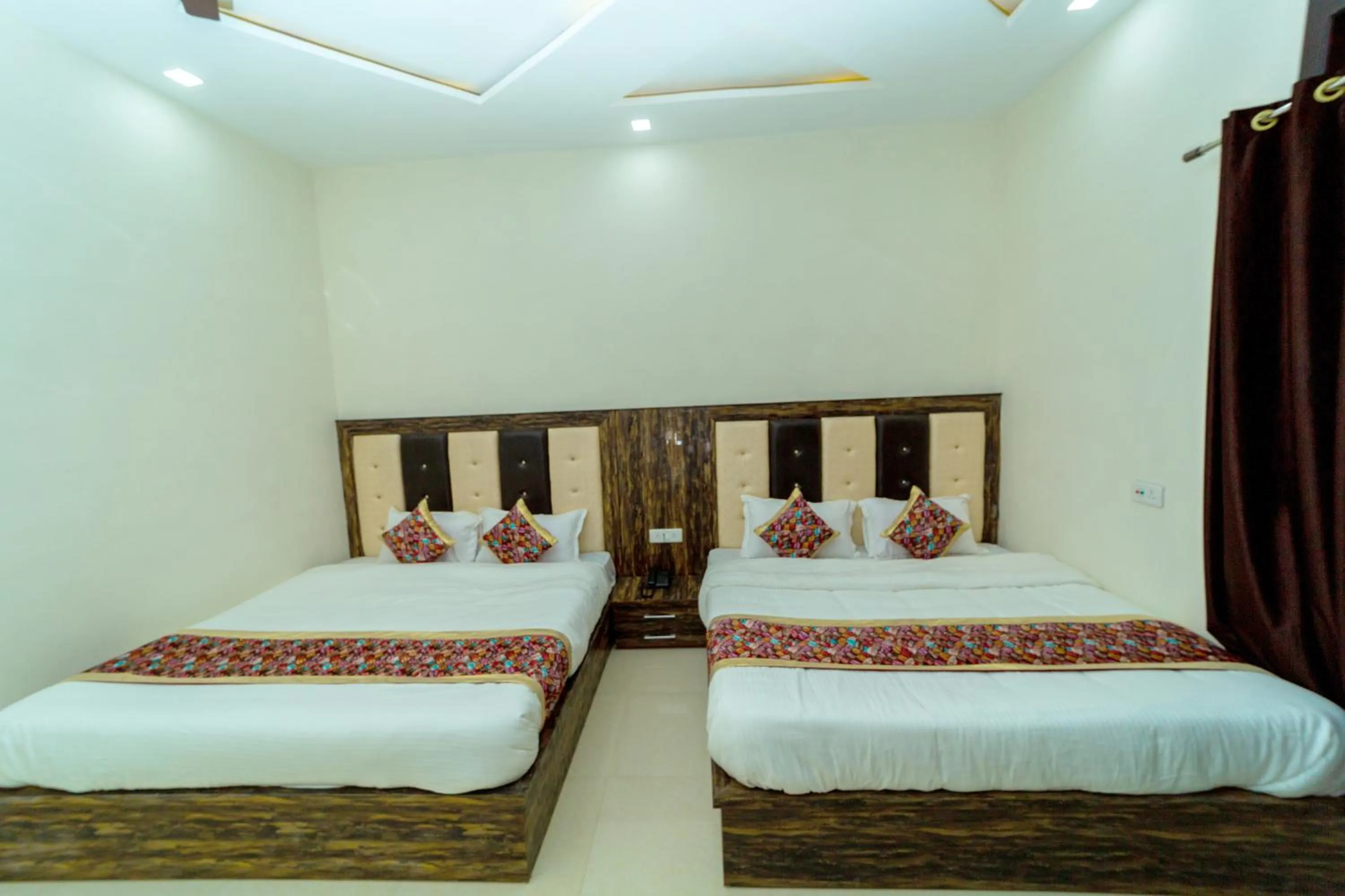Bedroom, Bed in Hotel Chahal Residency