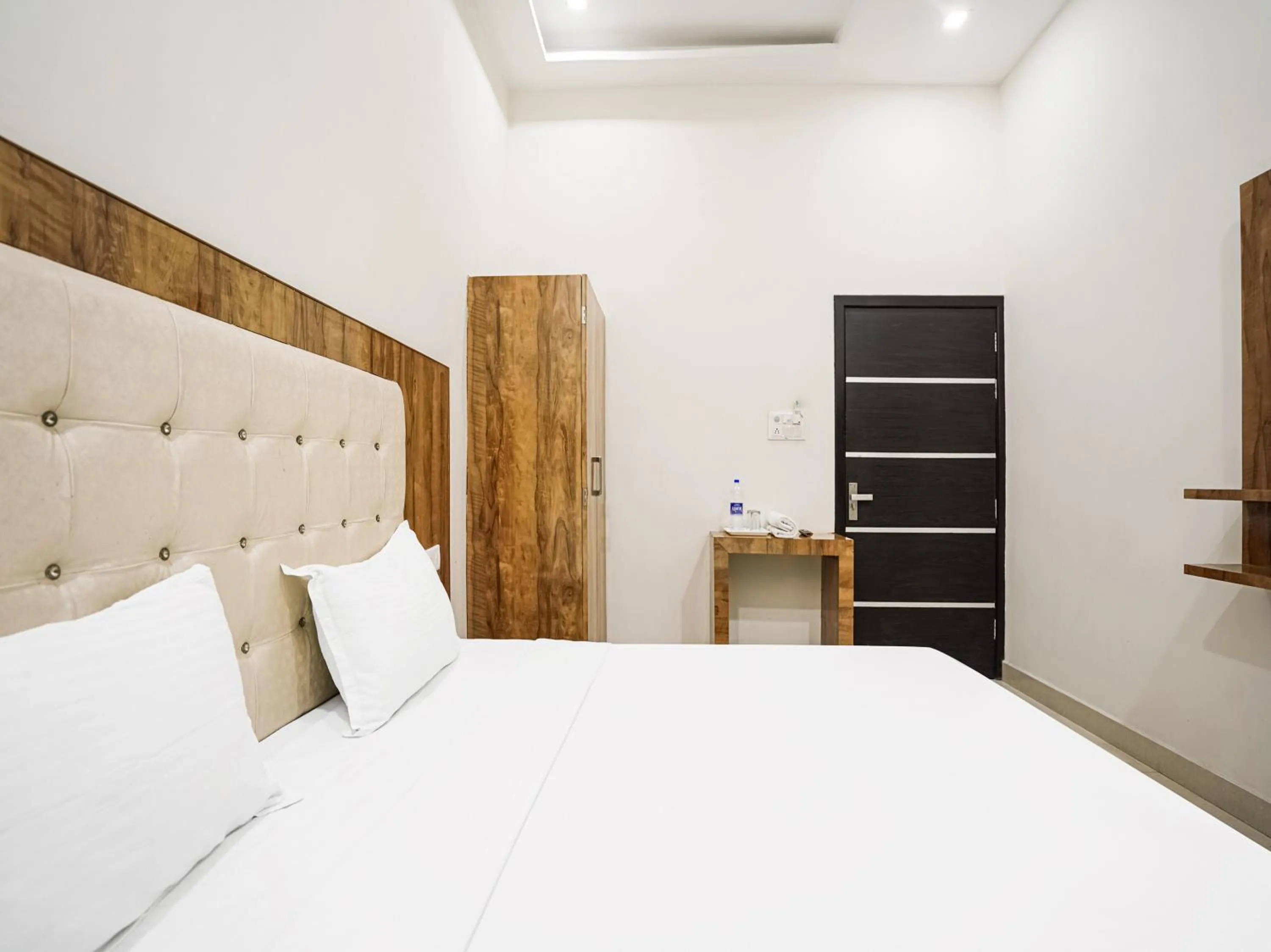 Bedroom, Bed in Hotel Chahal Residency