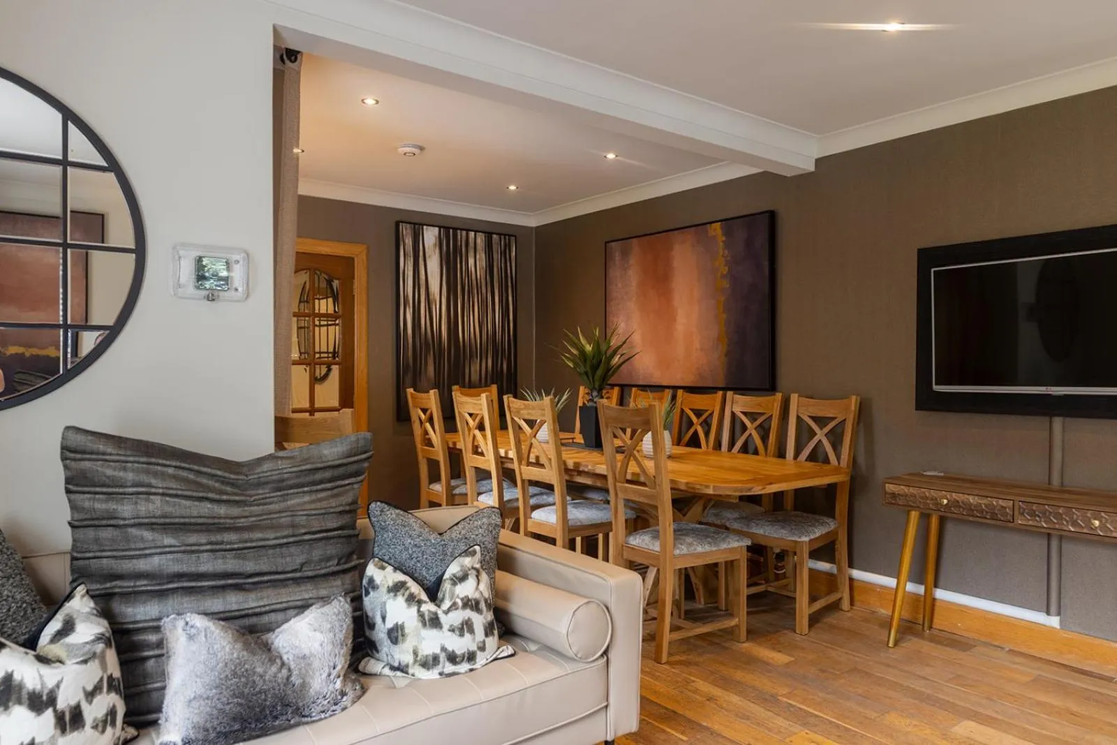 Property building in Glenview Luss