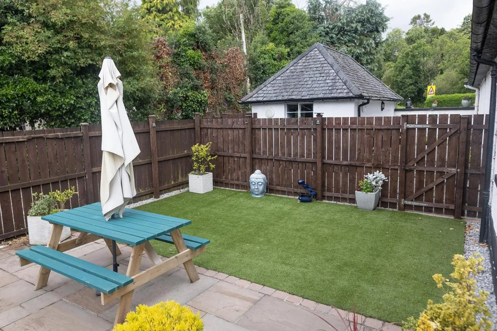 Property building in Glenview Luss