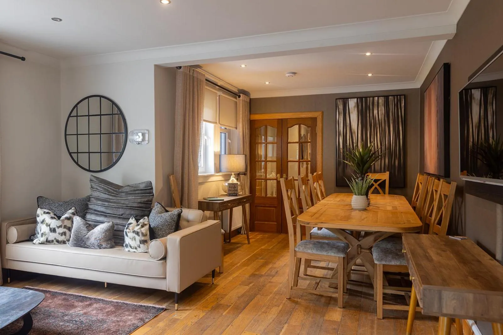 Communal lounge/ TV room in Glenview Luss