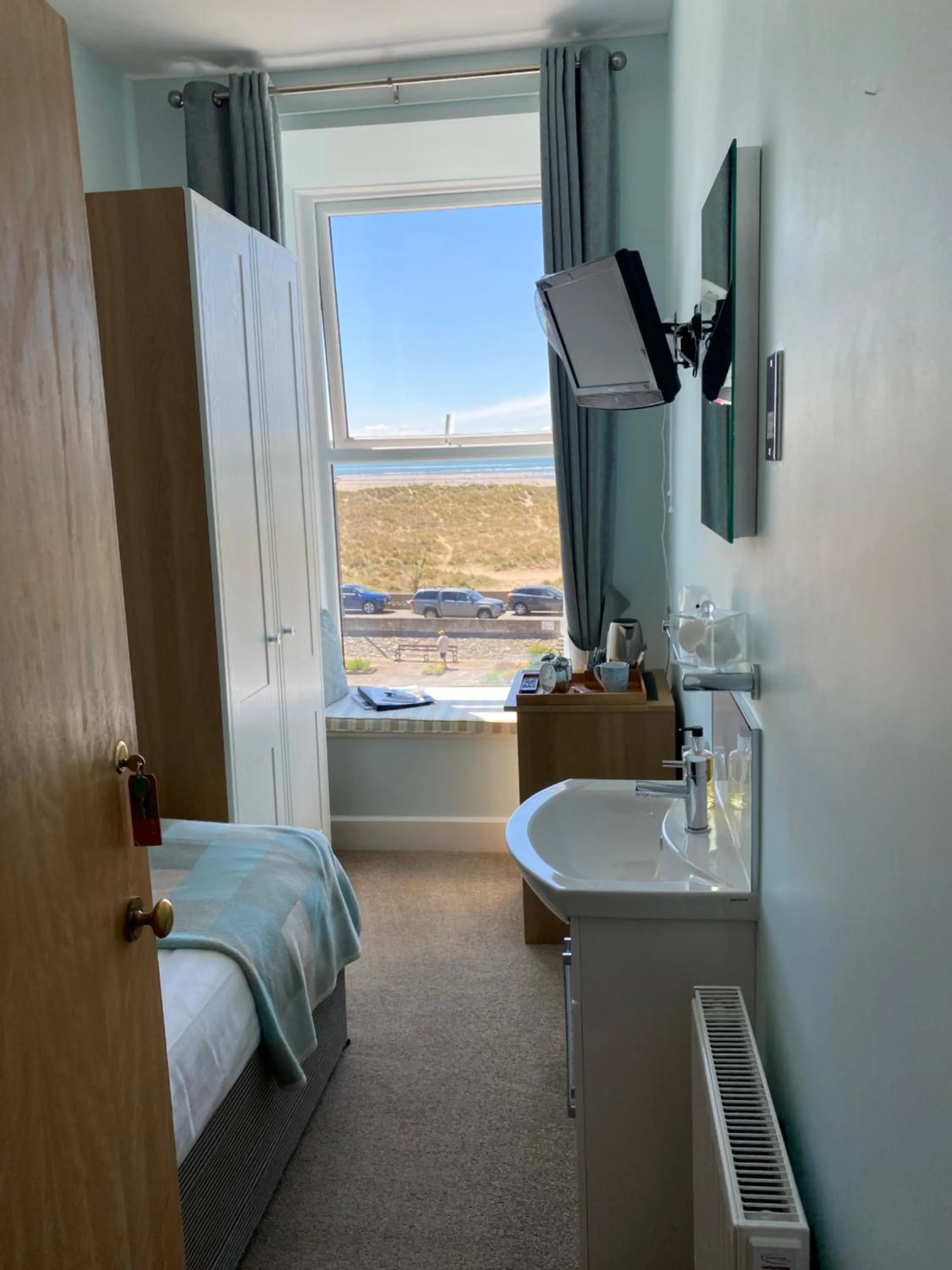 Property building, Bed in Oceandrive