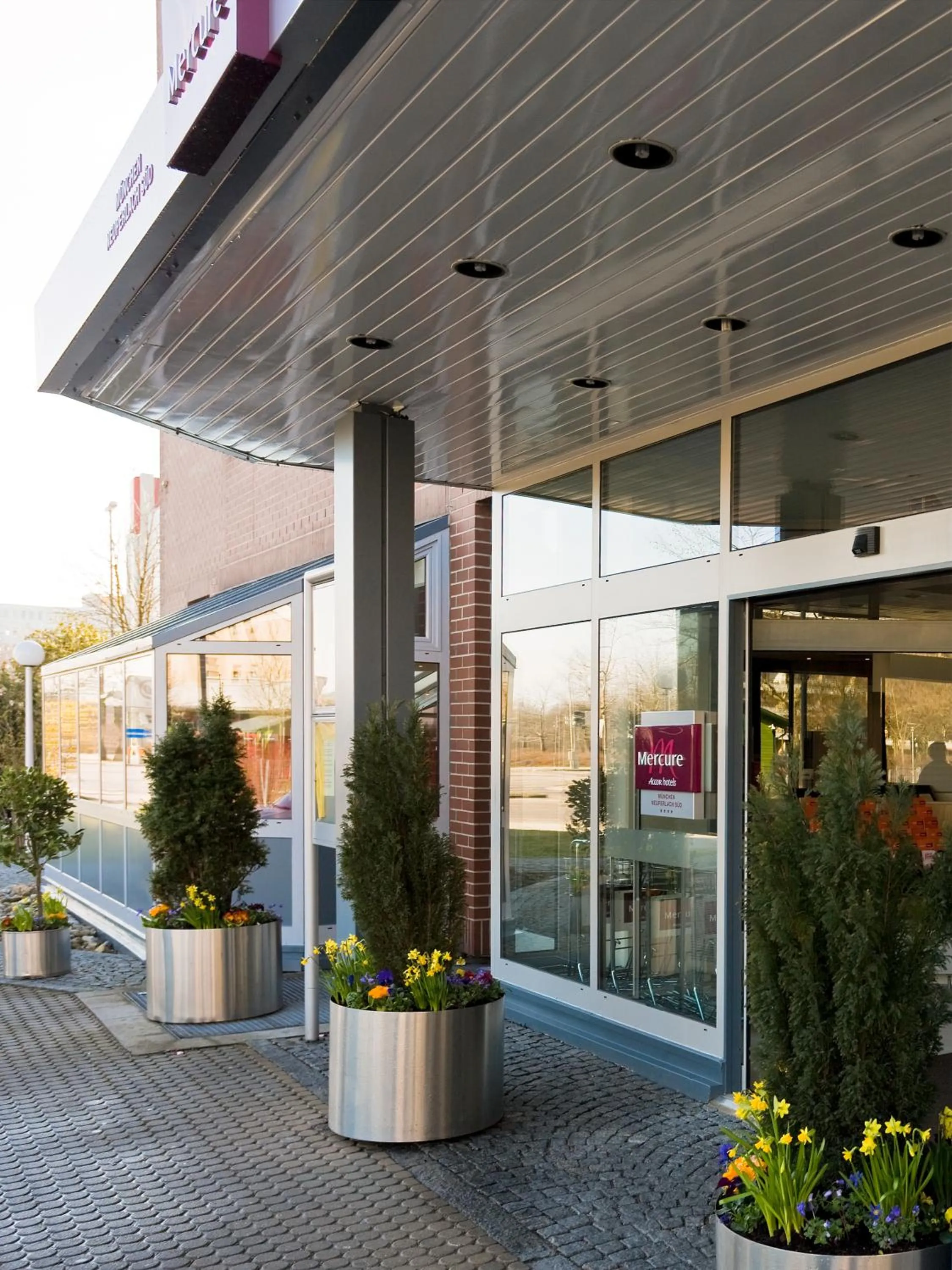 Facade/entrance in Mercure Hotel München Neuperlach Süd