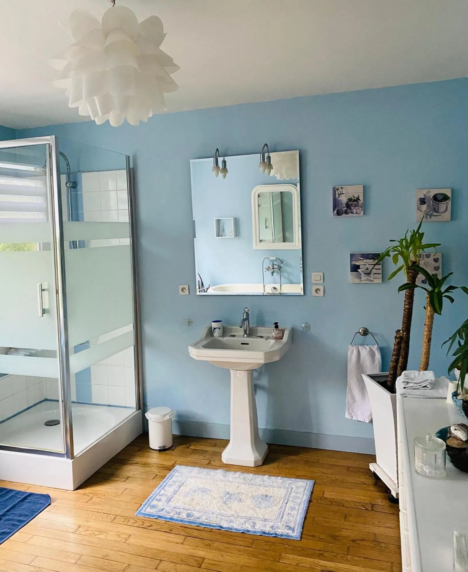 Shower in Chez Patou