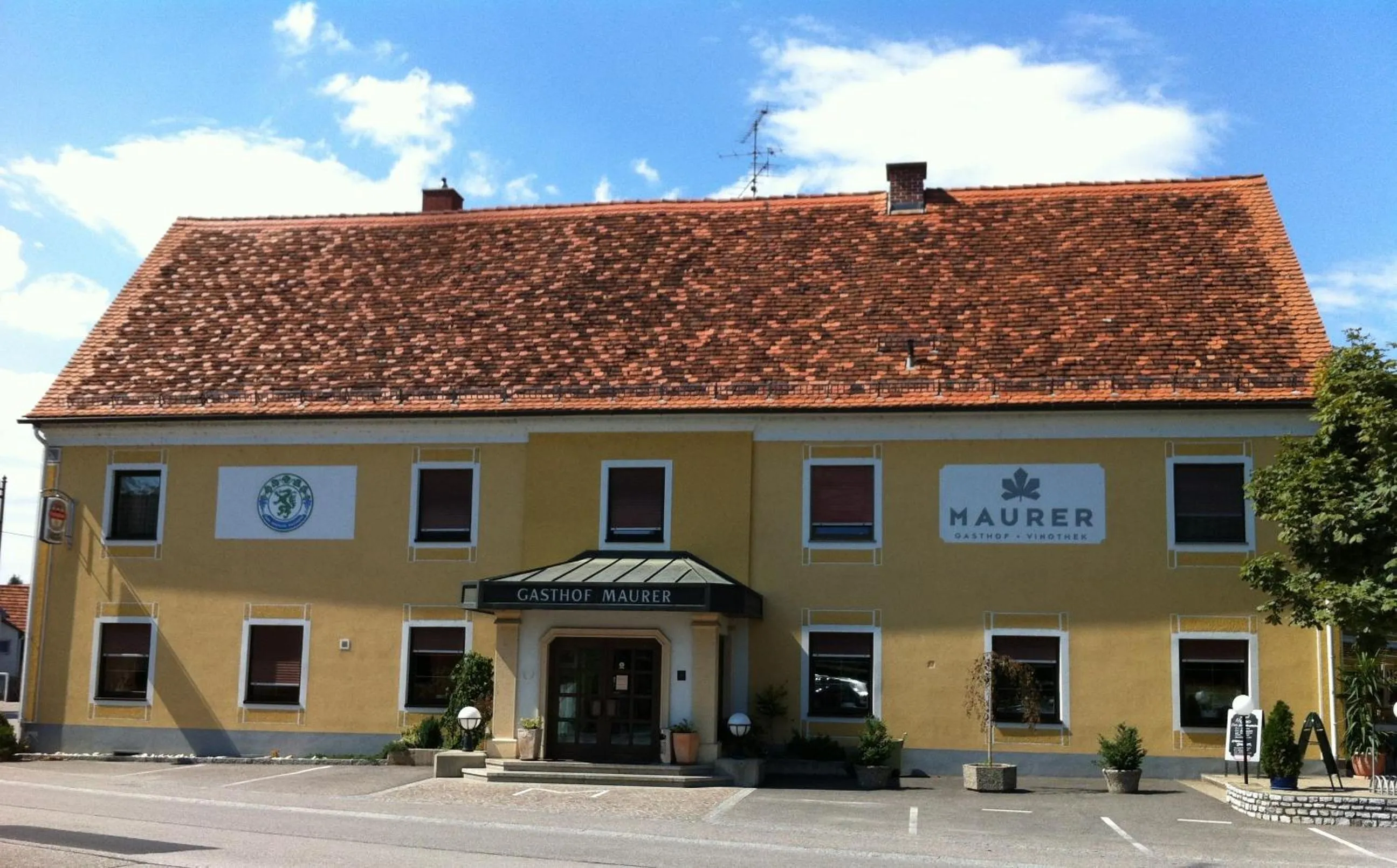 Facade/entrance in Maurer Gasthof-Vinothek