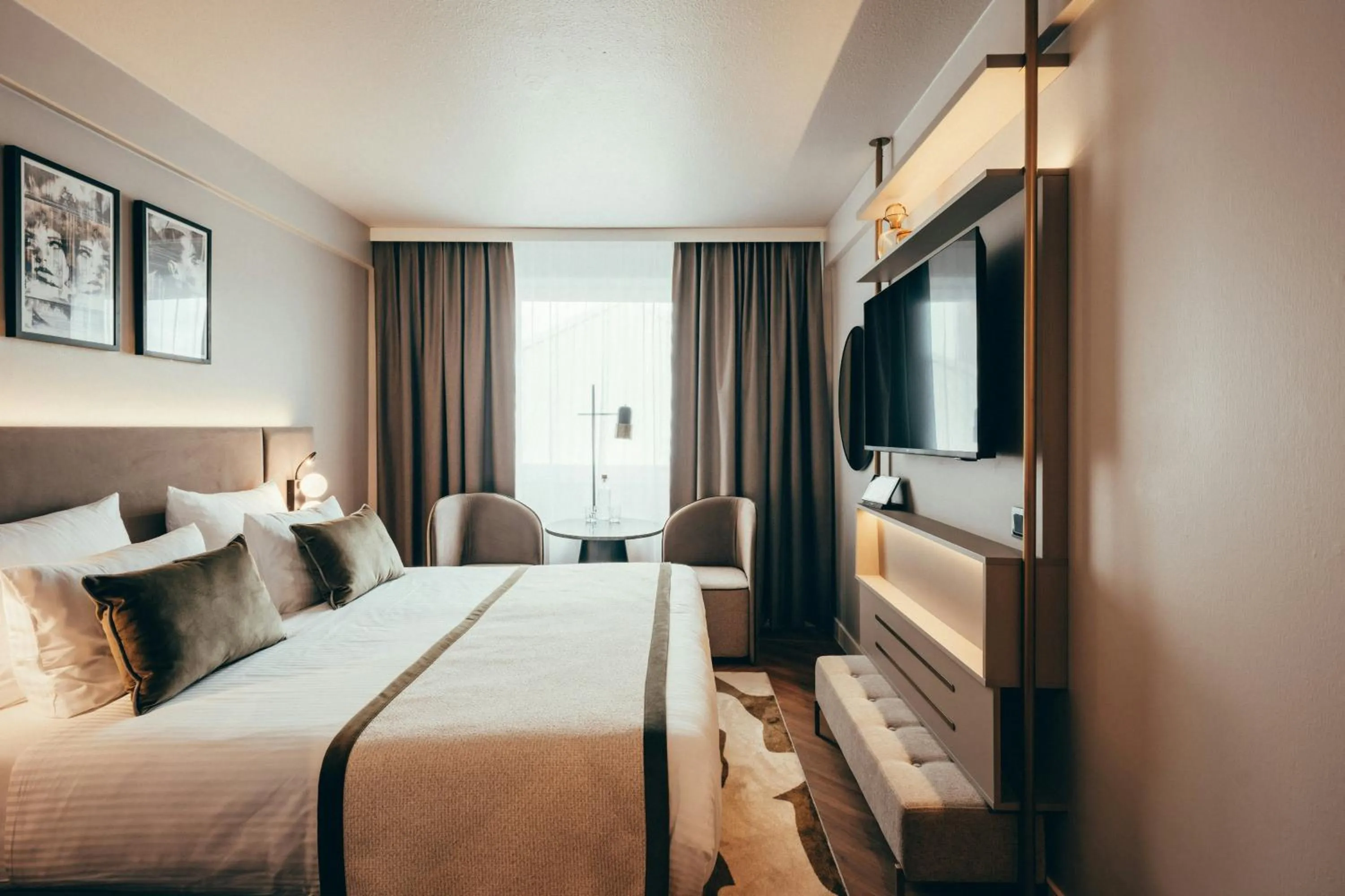 Bedroom, Bed in Leonardo Hotel Köln