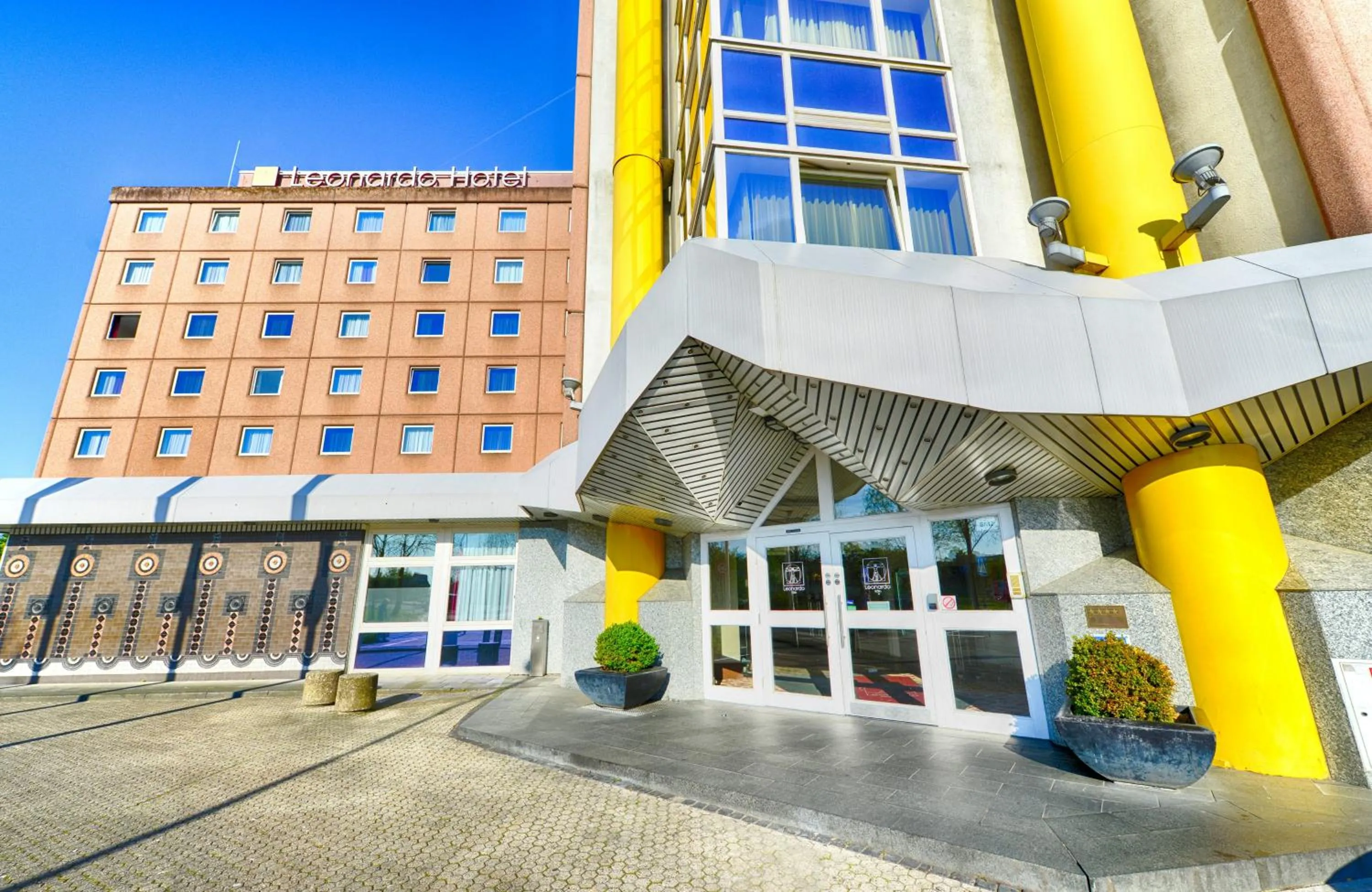 Property building in Leonardo Hotel Köln