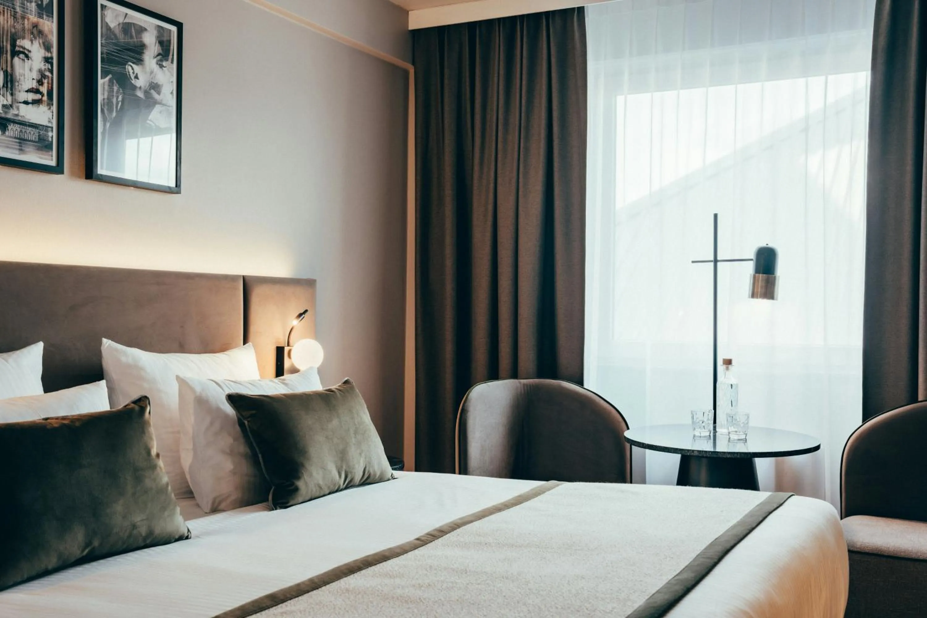 Photo of the whole room, Bed in Leonardo Hotel Köln