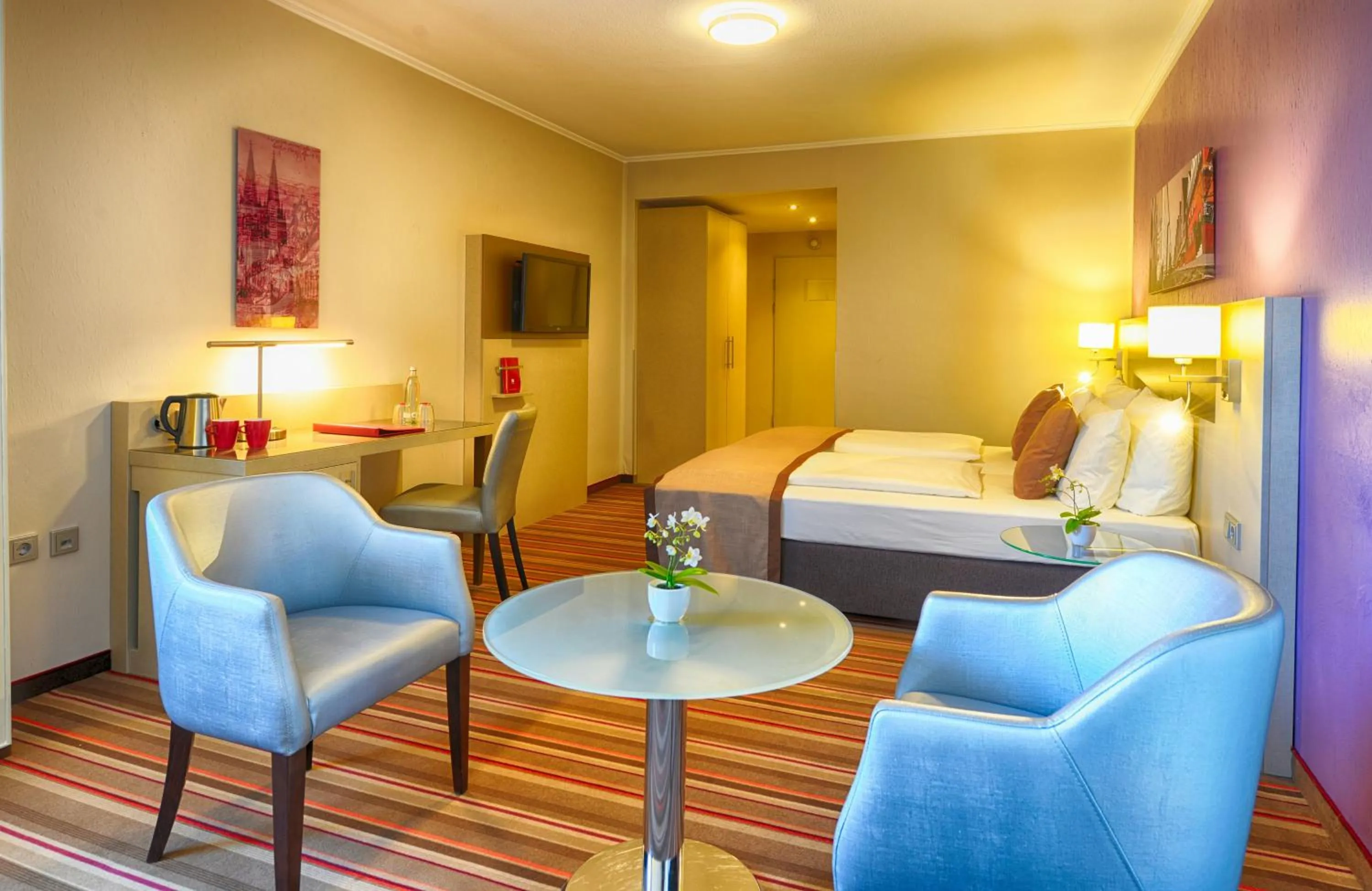 Photo of the whole room, Bed in Leonardo Hotel Köln