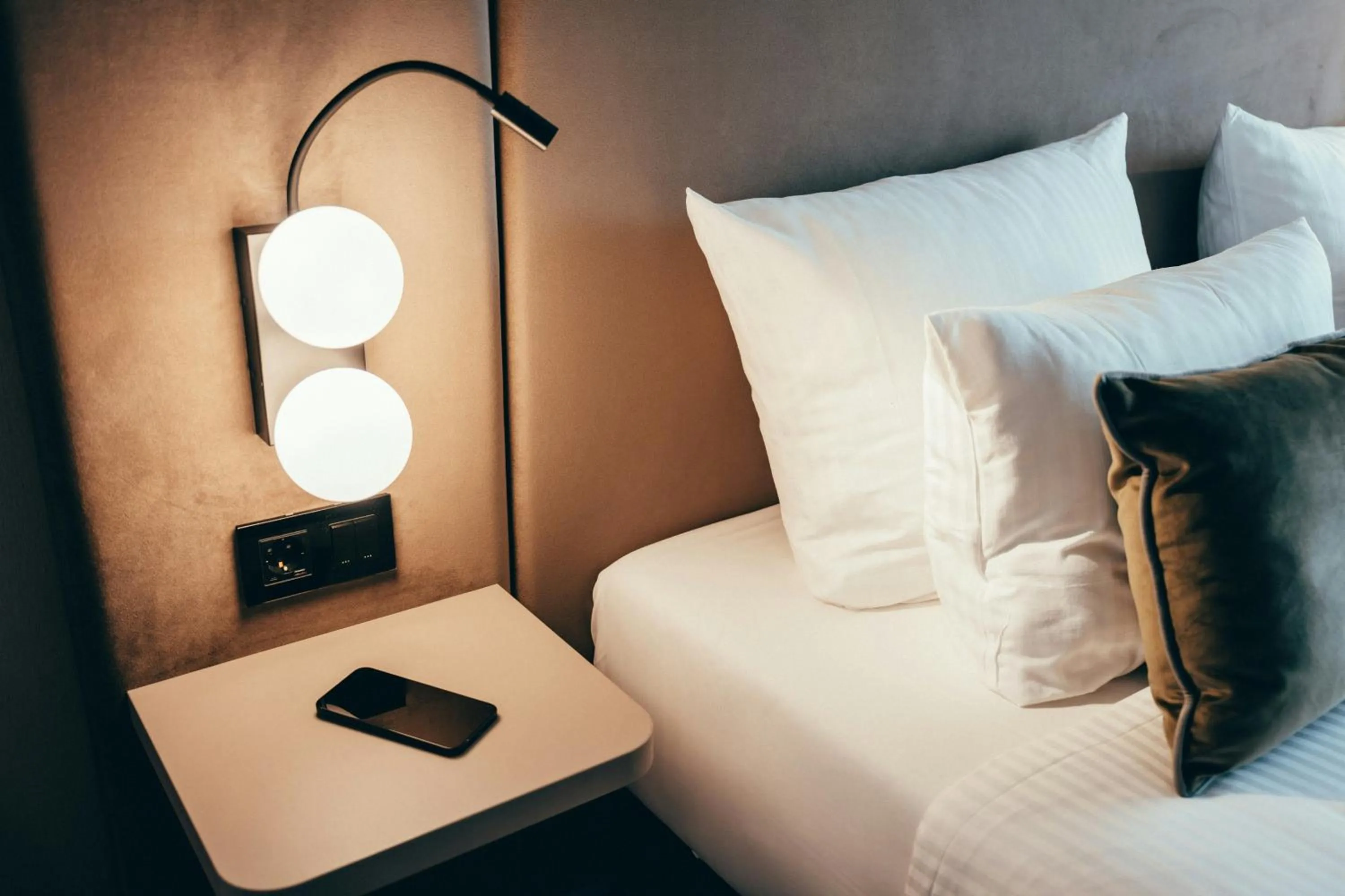 Other, Bed in Leonardo Hotel Köln