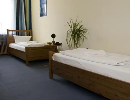 Bed in Hotel-Pension Rheingold am Kurfürstendamm