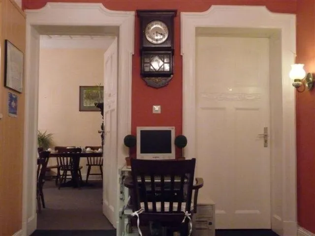 TV and multimedia in Hotel-Pension Rheingold am Kurfürstendamm