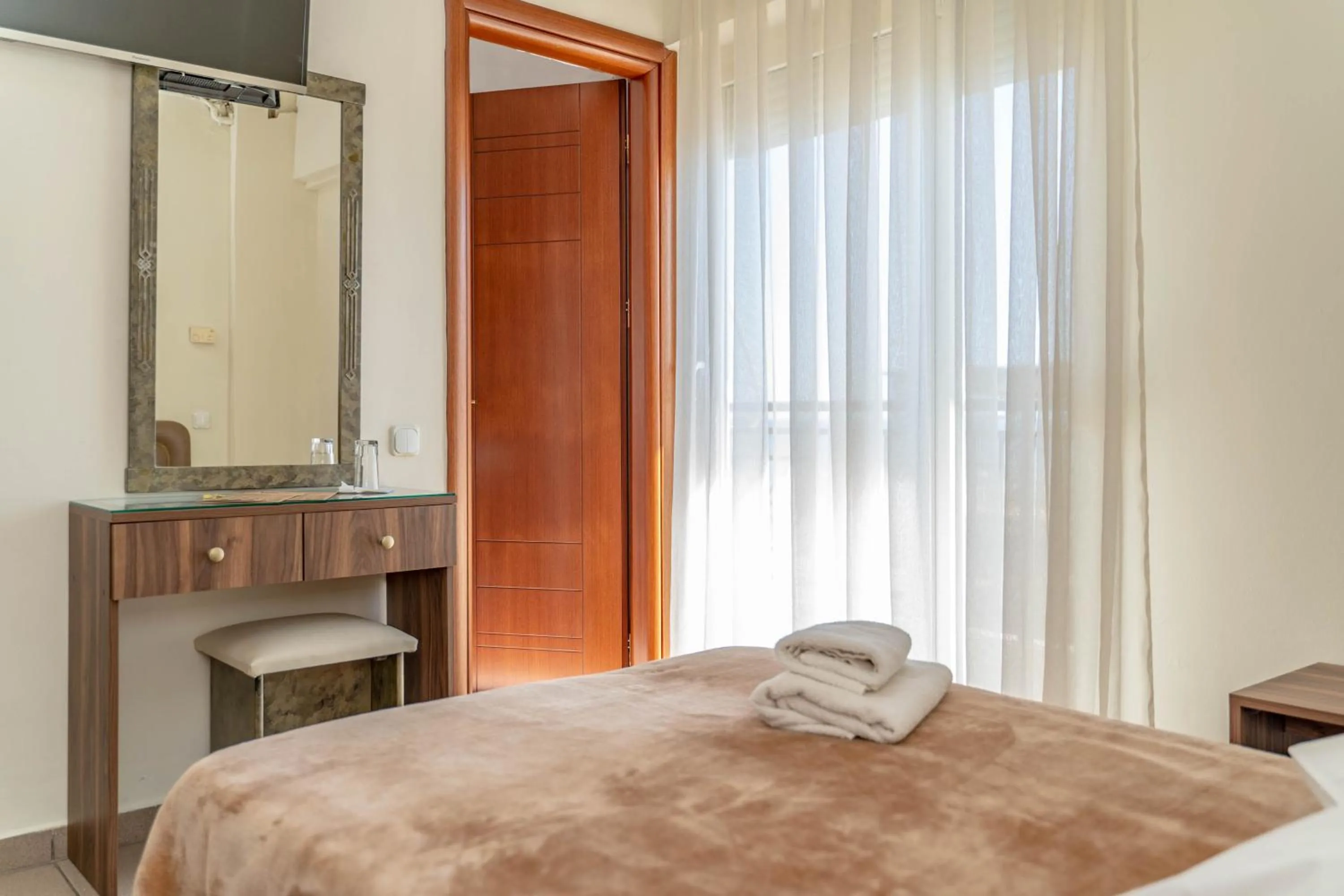 Photo of the whole room, Bed in Hotel Alkyon