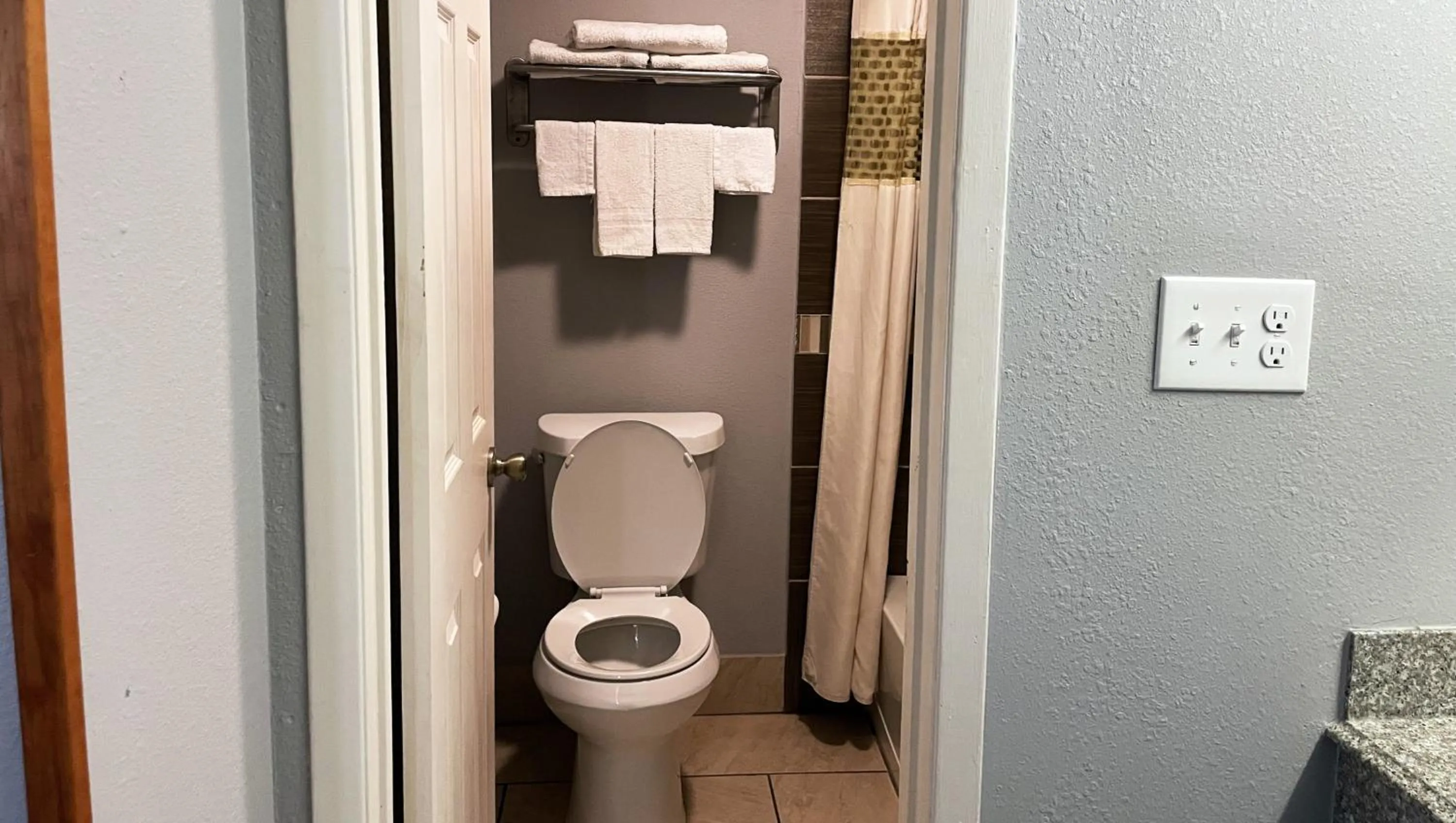 Bathroom in Royal Inn Linden