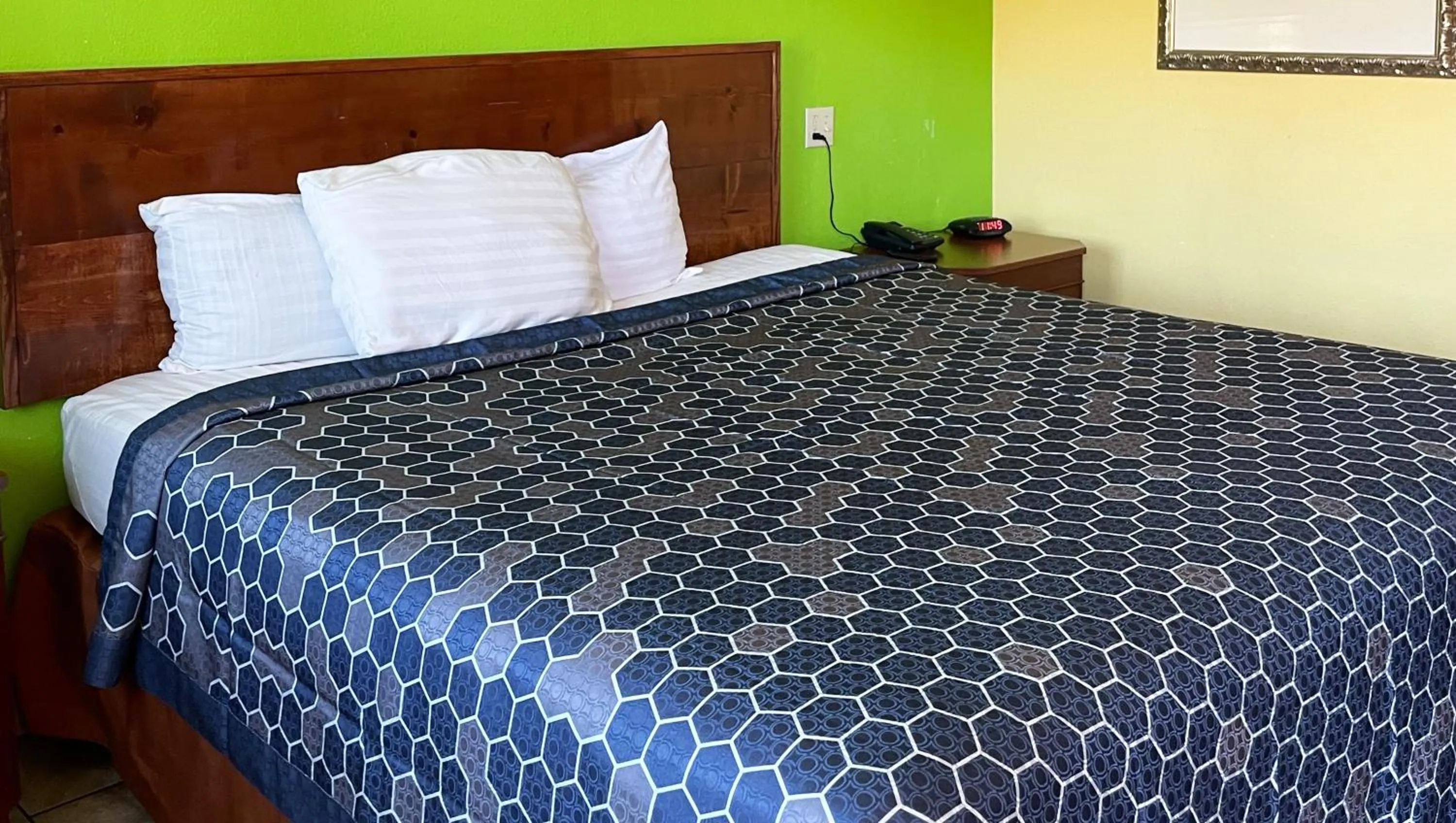 Bedroom in Royal Inn Linden