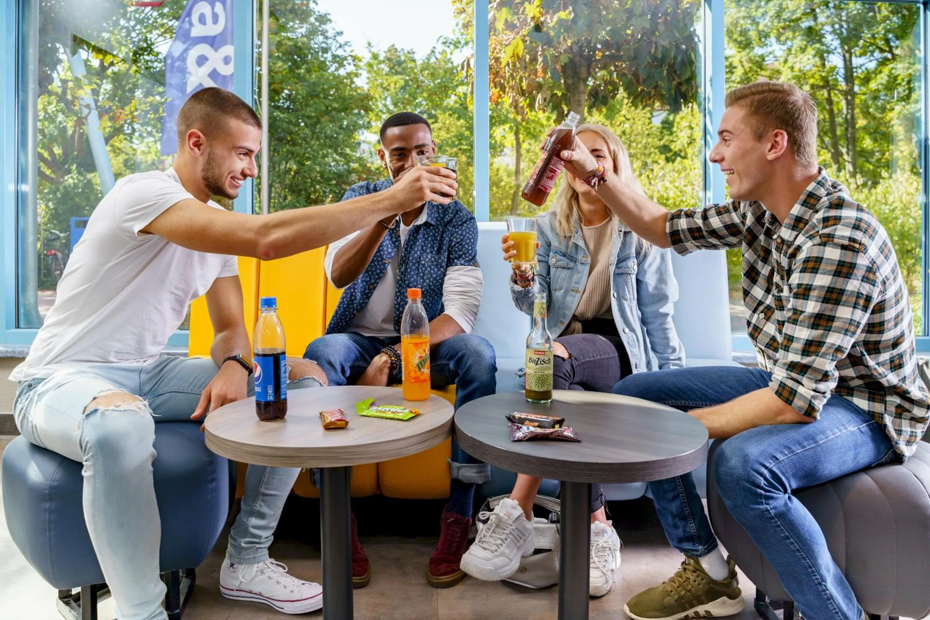 Lounge or bar in a&o Berlin Kolumbus