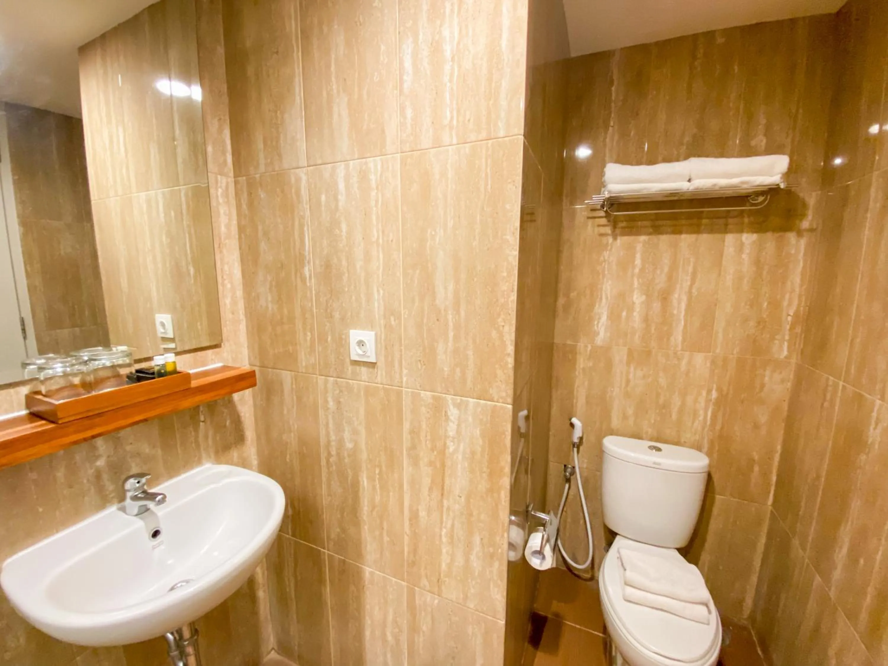 Toilet in Luxury Malioboro Hotel