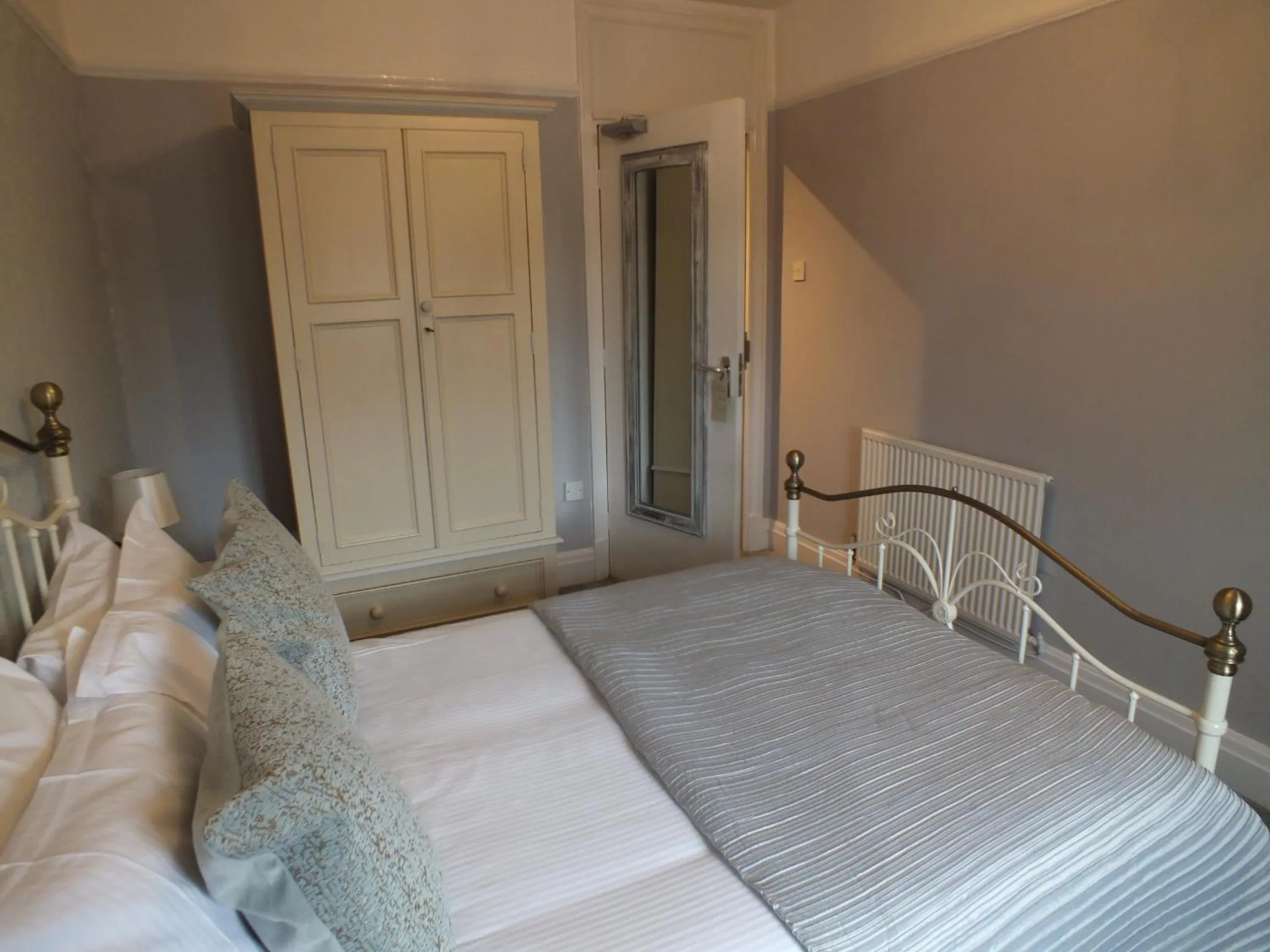 Bed in Devonshire Arms Inn