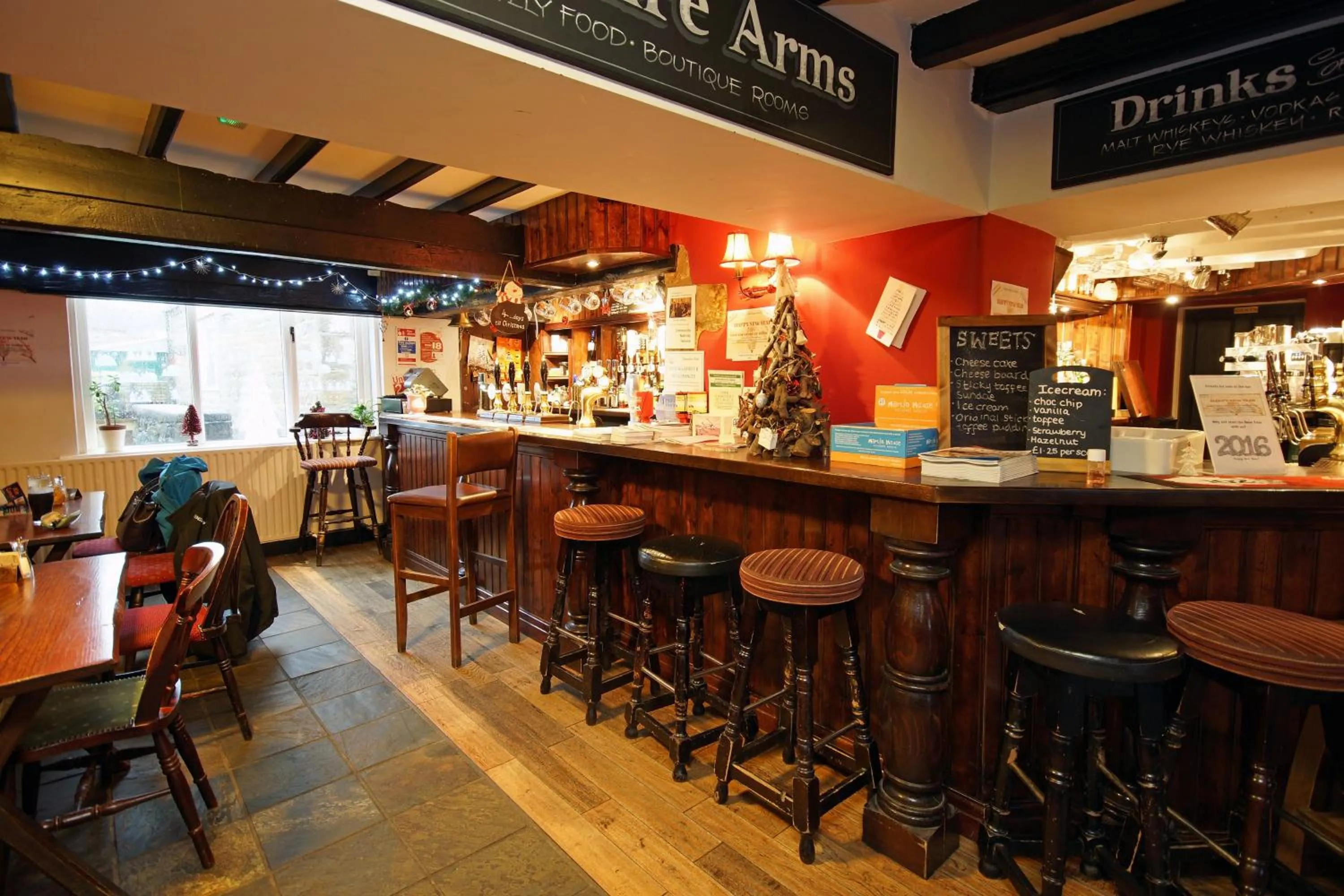 Lounge or bar in Devonshire Arms Inn