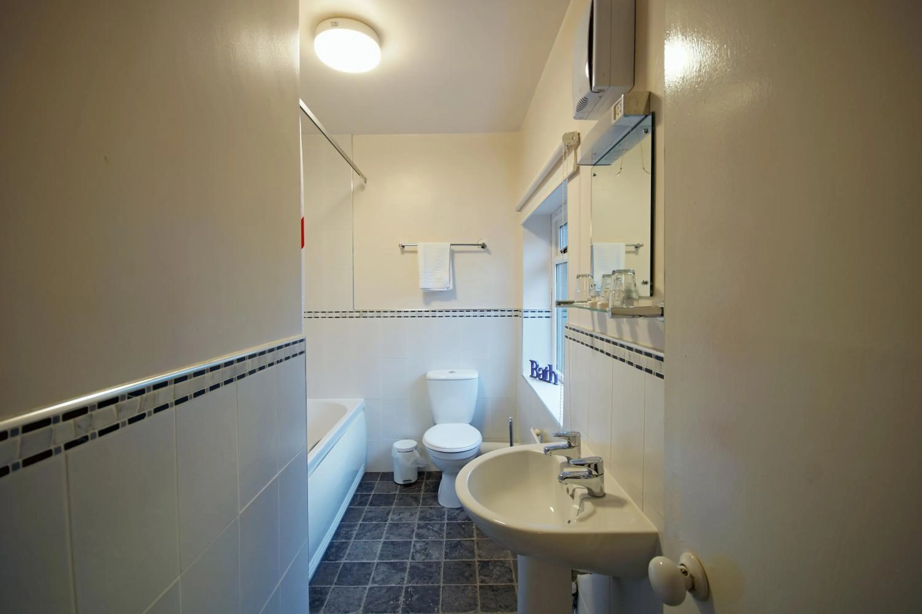 Bathroom in Devonshire Arms Inn